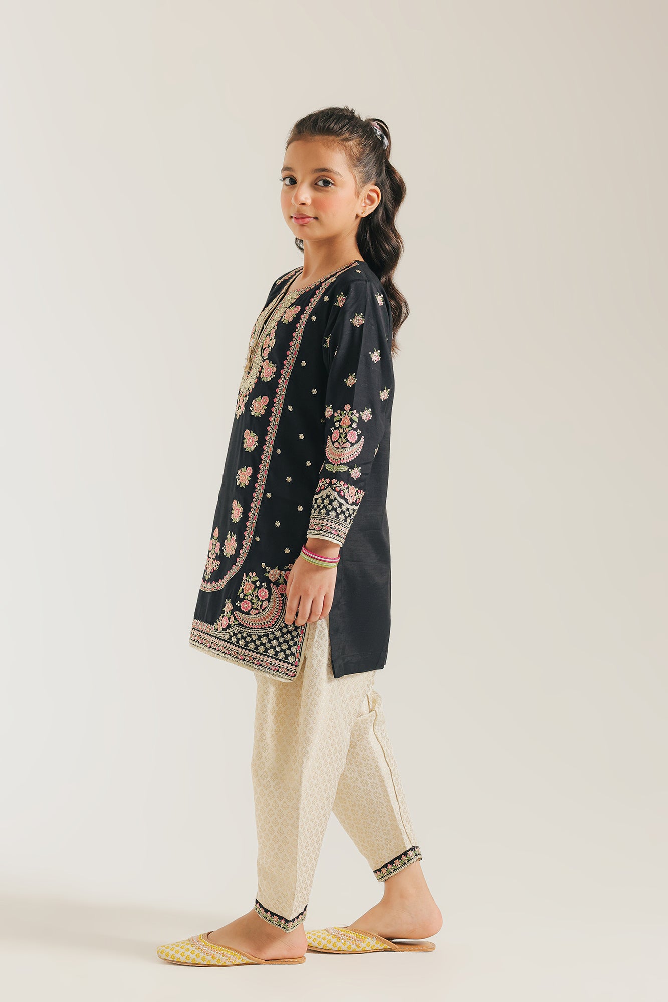 EMBROIDERED SUIT (E0810/404/9020