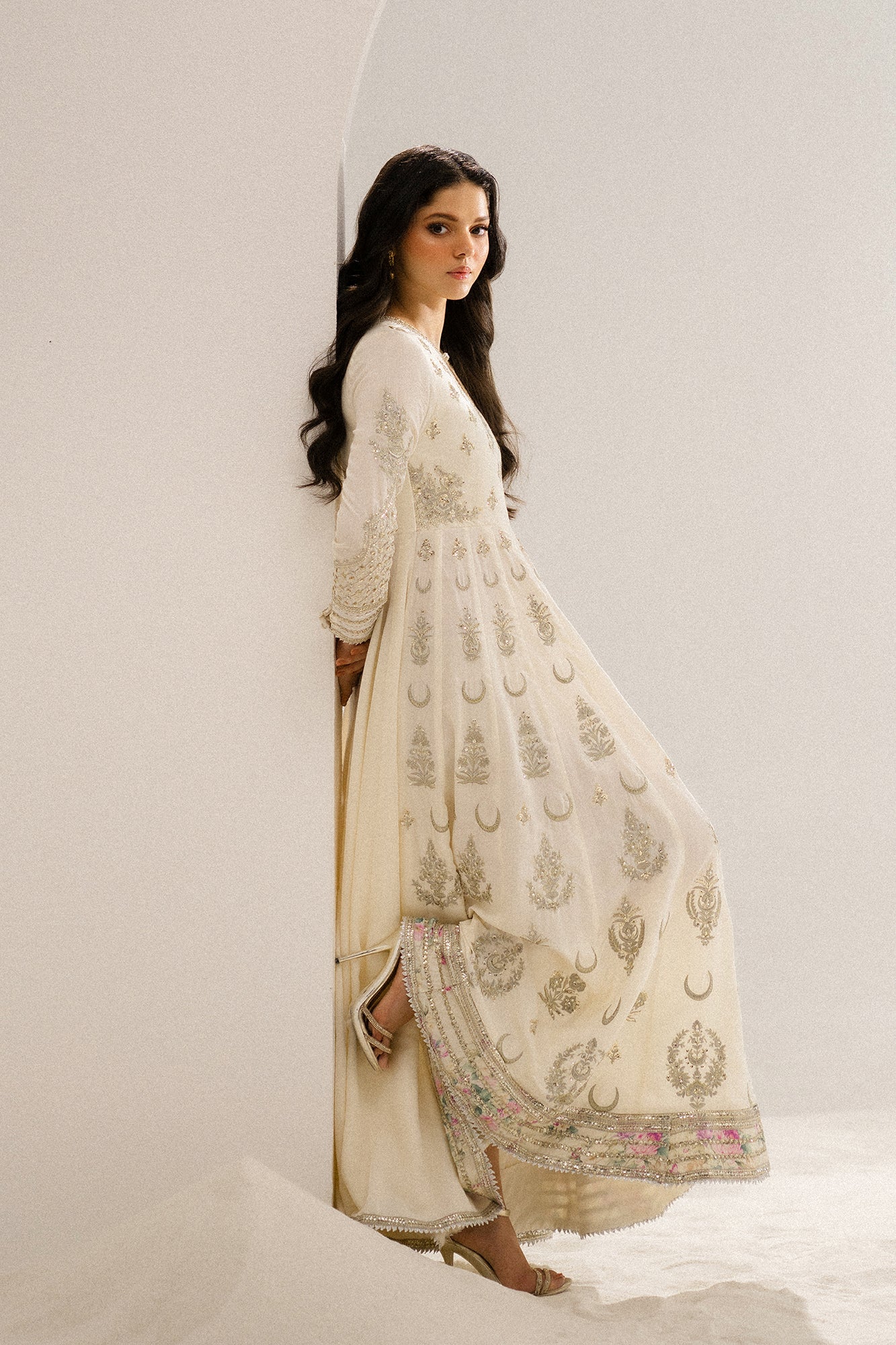 EMBROIDERED PISHWAS (E104/002/0816)