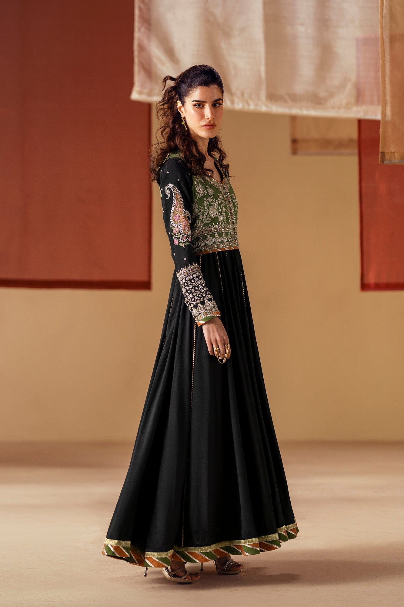 EMBROIDERED PISHWAS (E104/902/0823)