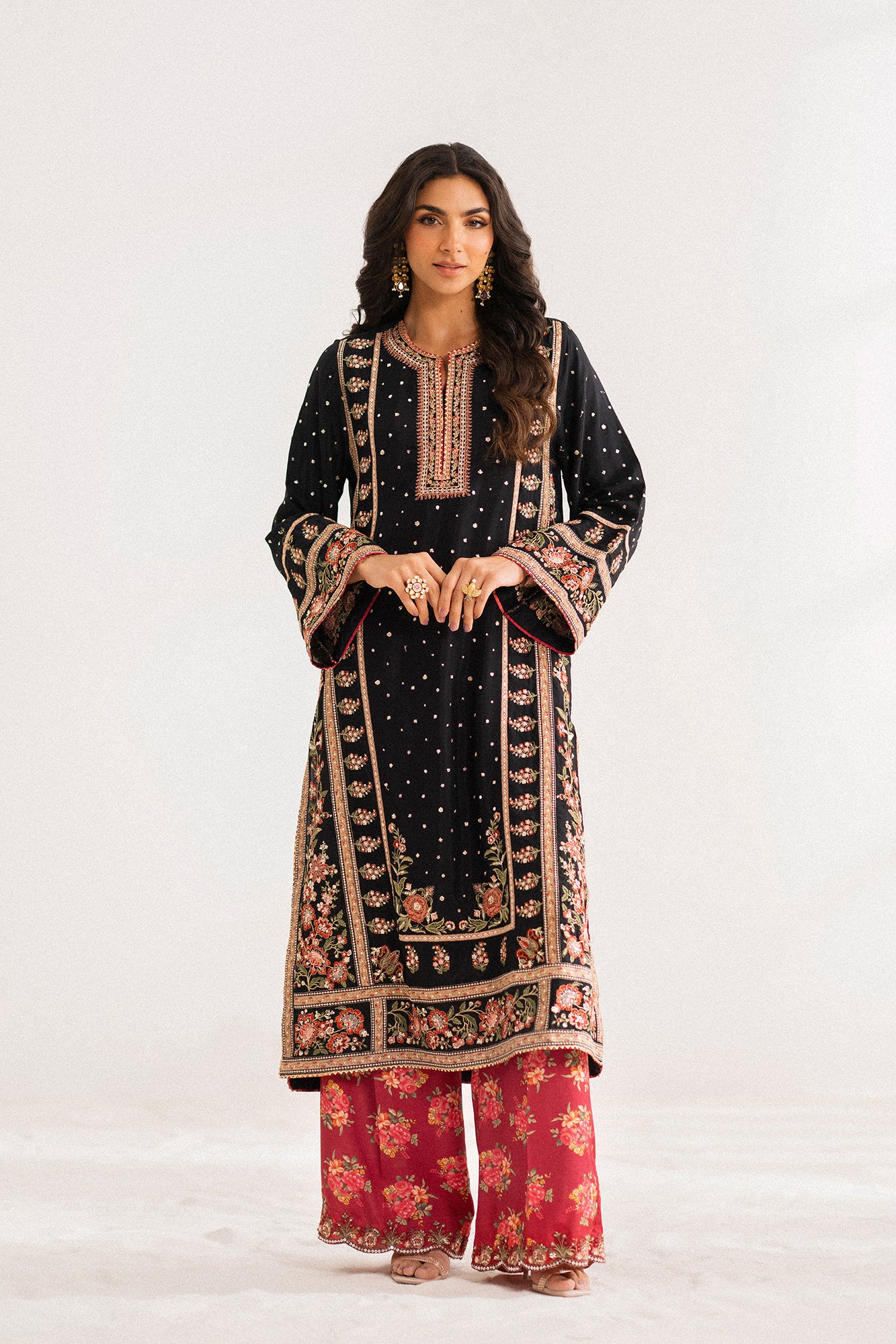 EMBROIDERED SUIT (E104/902/0825)
