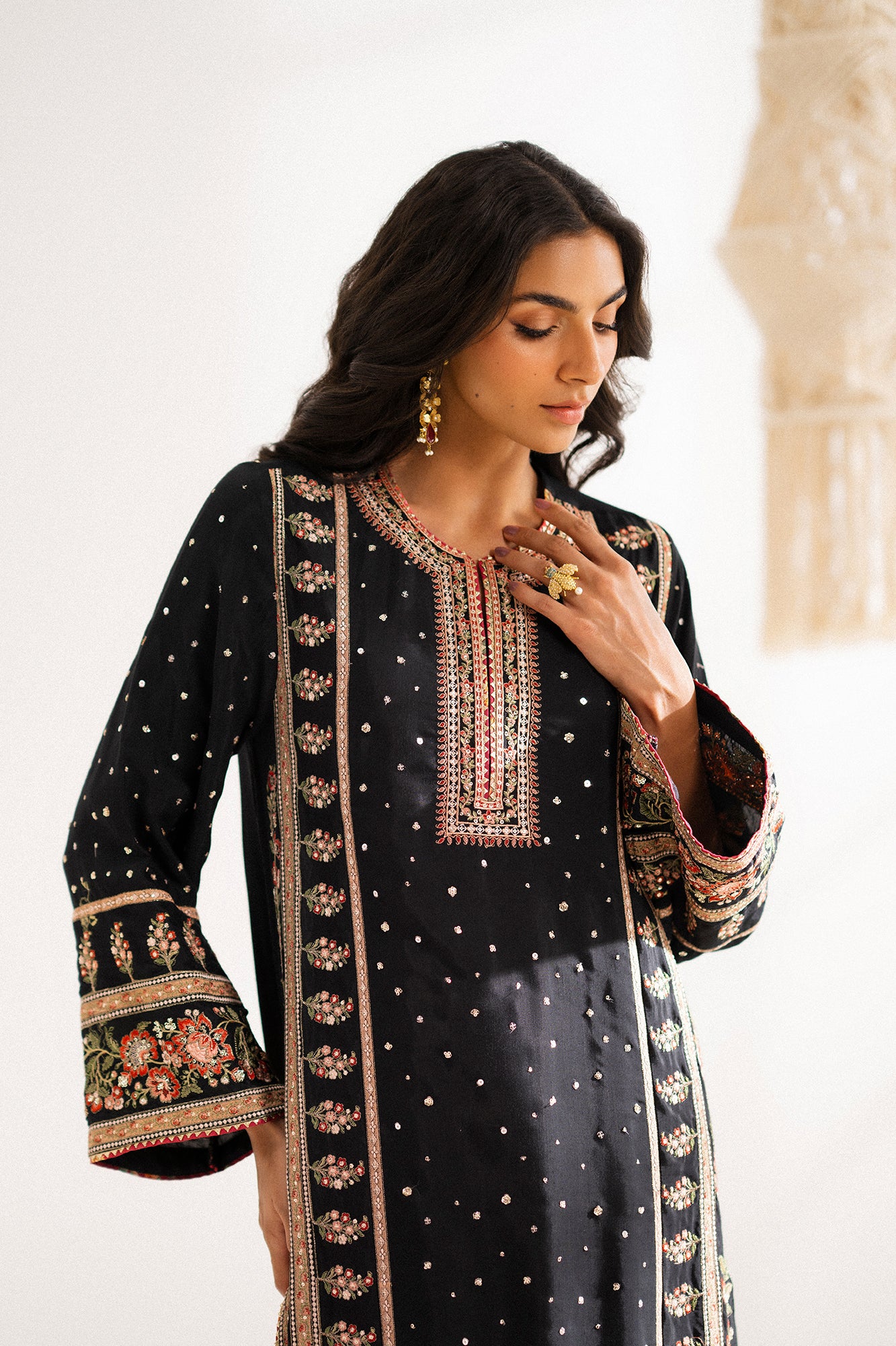 EMBROIDERED SUIT (E104/902/0825)