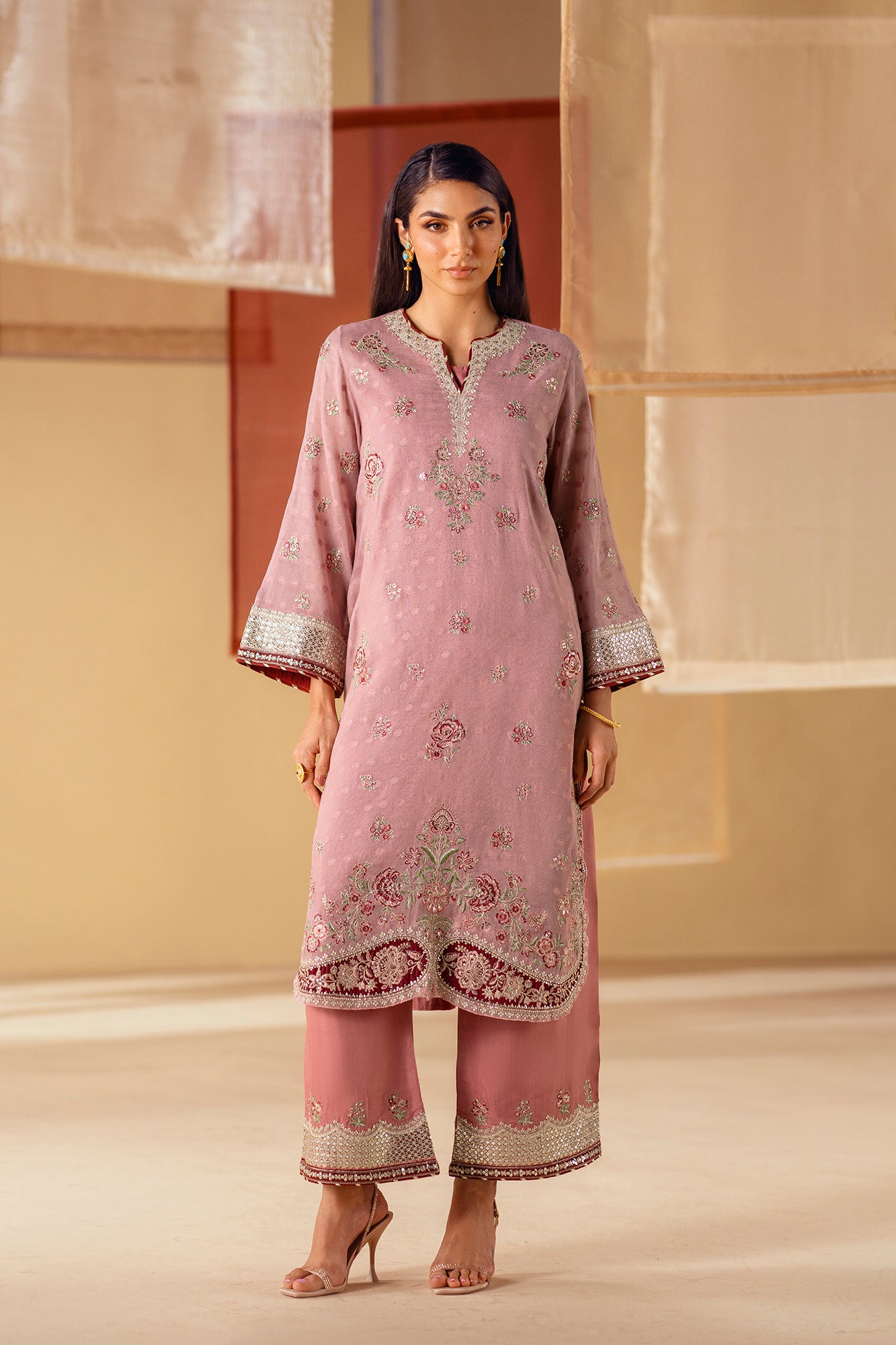 EMBROIDERED SUIT (E0834/104/326)