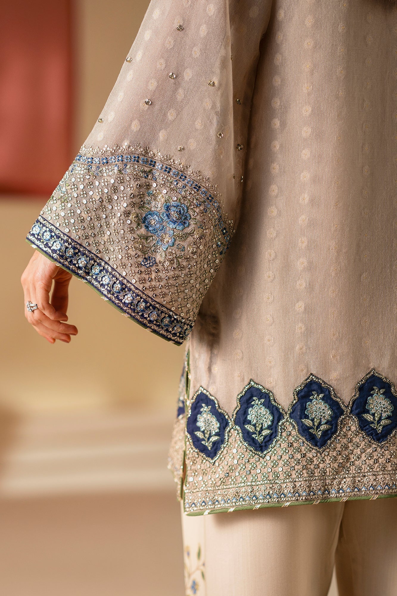 EMBROIDERED SUIT (E0835/104/326)