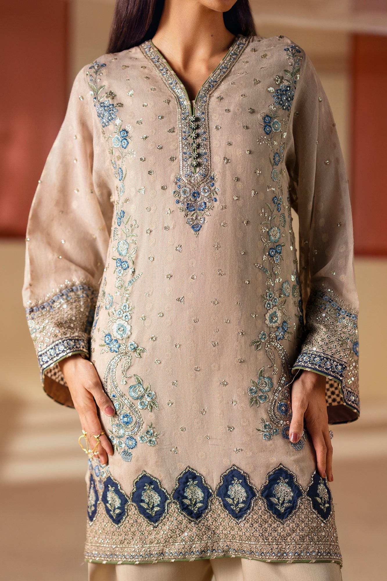 EMBROIDERED SUIT (E0835/104/326)