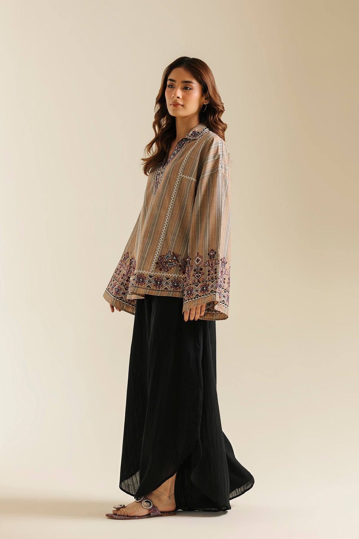 EMBROIDERED TOP (E0899/119/007)