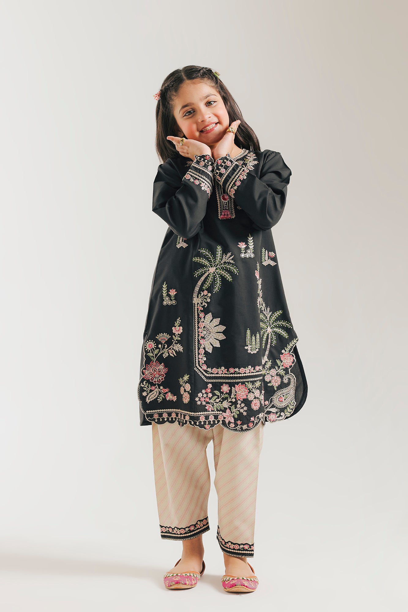 EMBROIDERED SUIT (E0905/404/902 E0905/304/902)