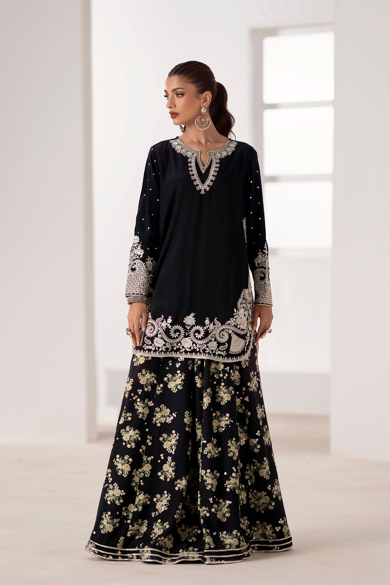 EMBROIDERED SUIT (E0932/104/902)