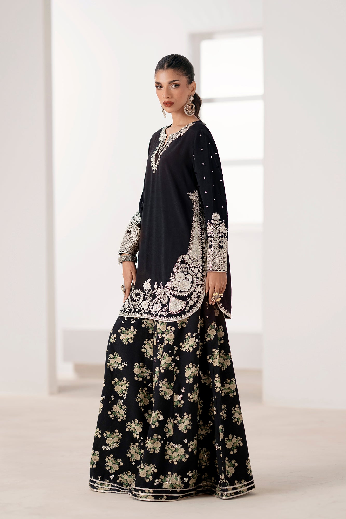 EMBROIDERED SUIT (E0932/104/902)