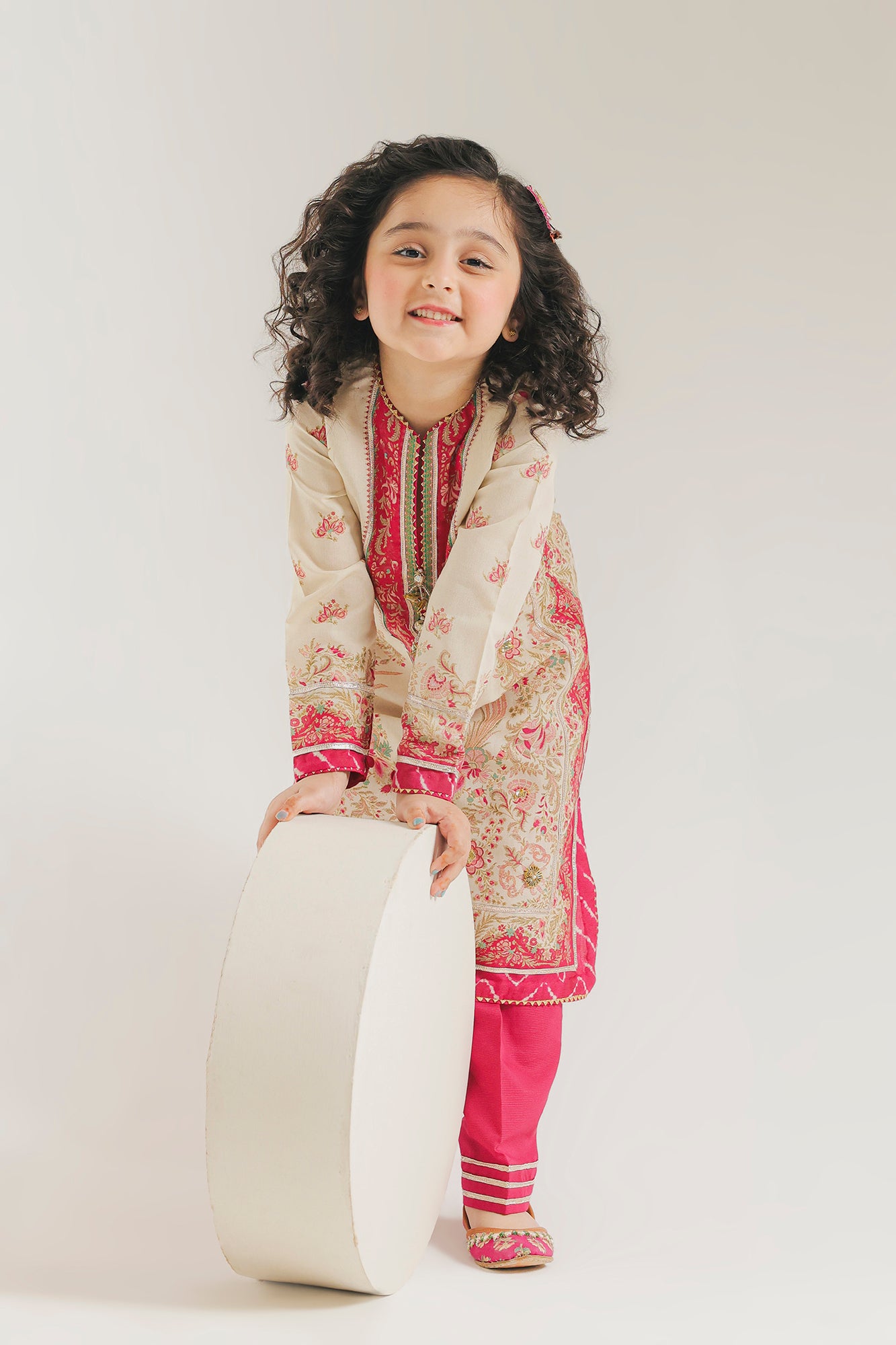 EMBROIDERED SUIT (E0934/404/227 E0934/304/227)