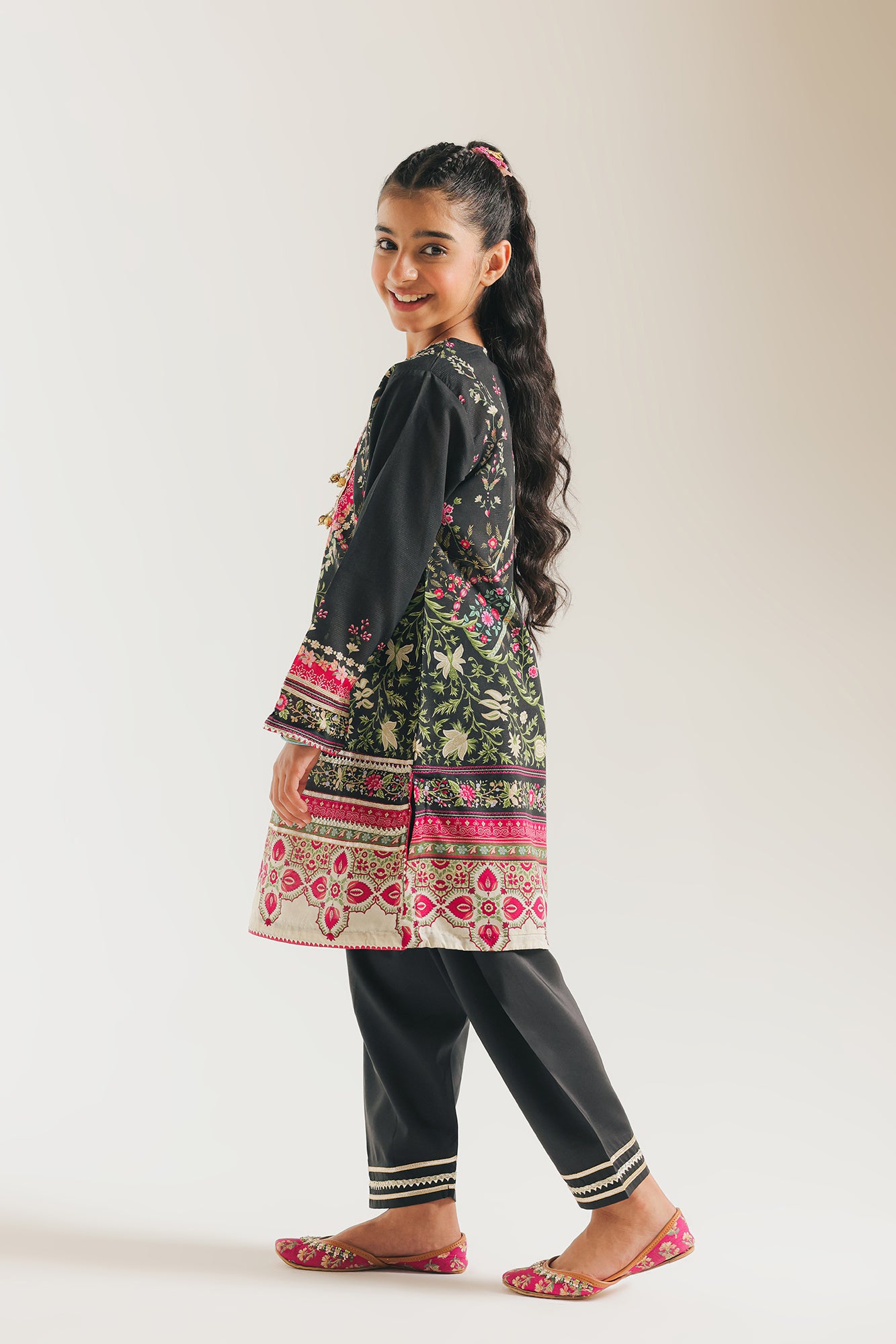 EMBROIDERED SUIT (E0956/404/901 E0956/304/901)