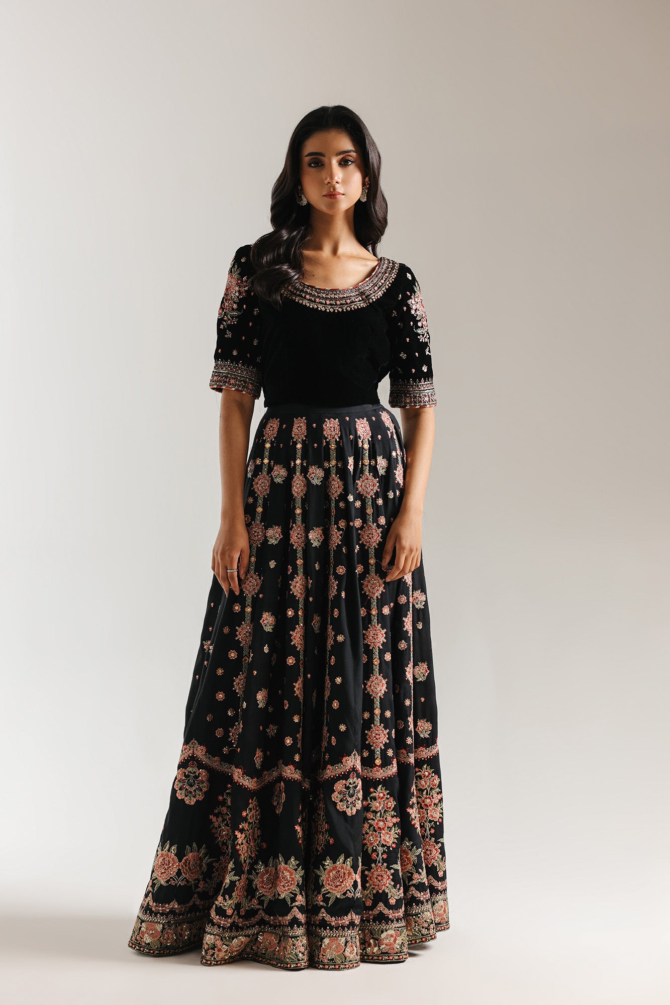 EMBROIDERED SUIT (E0963/104/902)