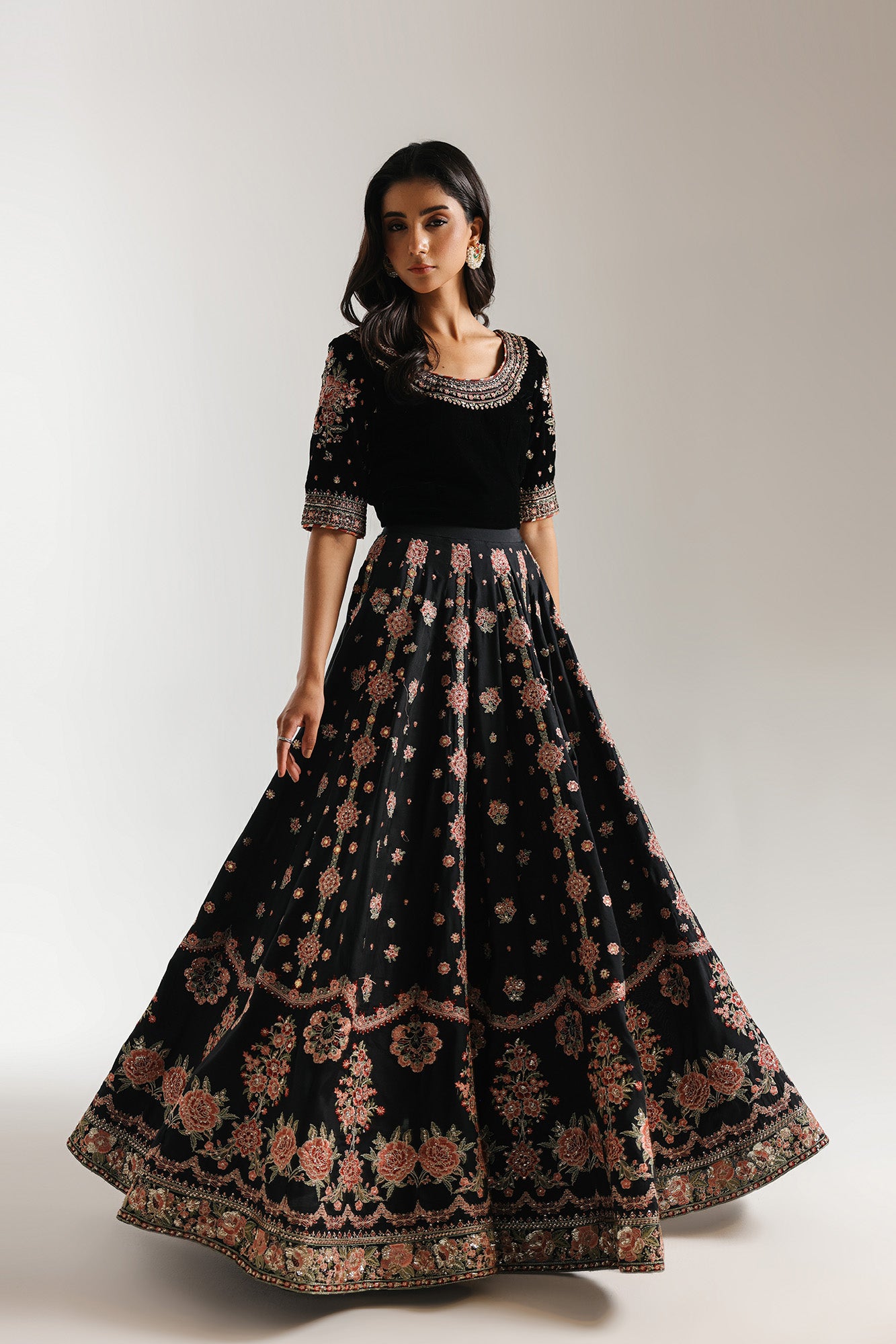 EMBROIDERED SUIT (E0963/104/902)