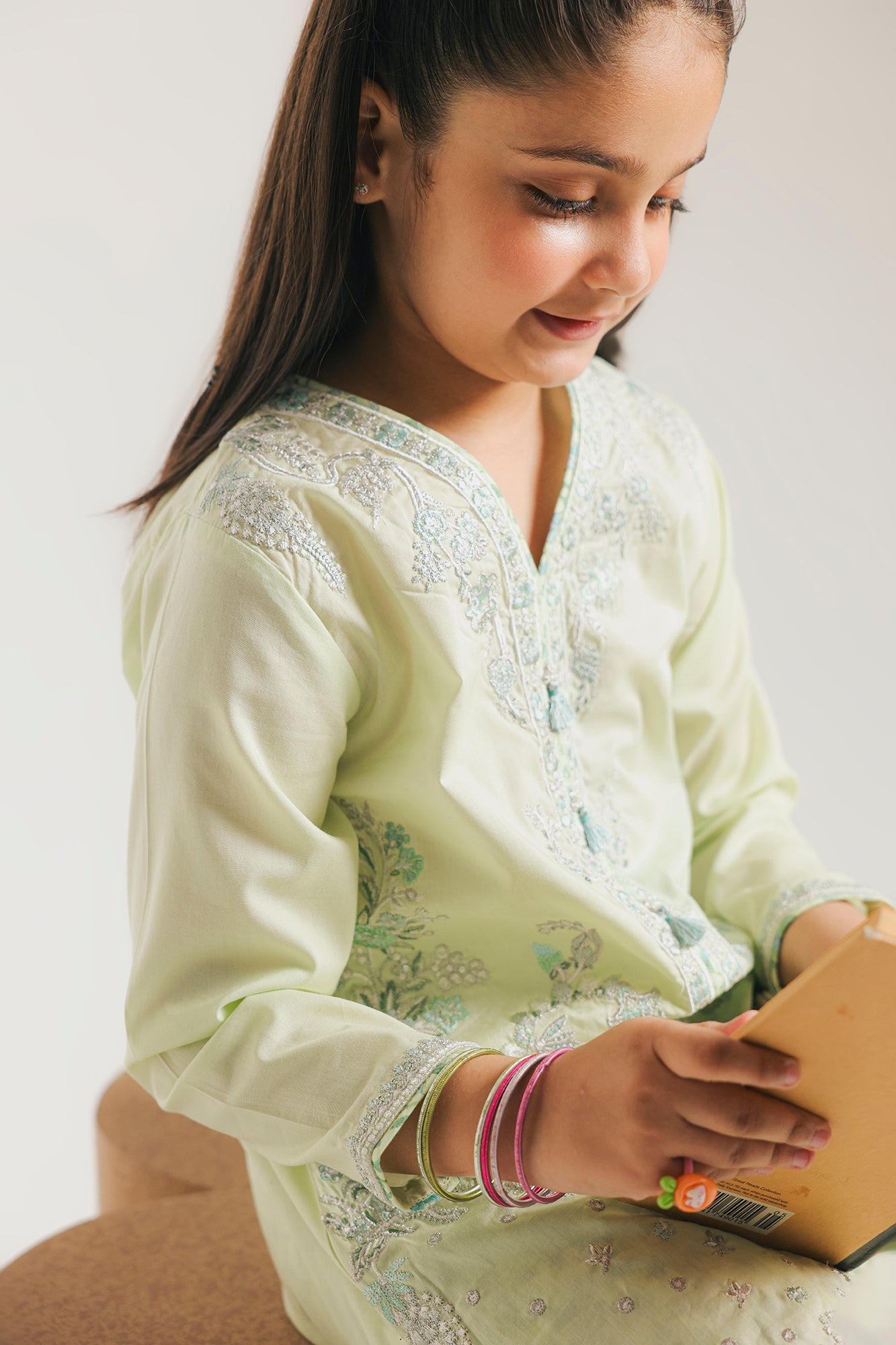 EMBROIDERED SUIT (E0963/404/130 E0963/304/130)