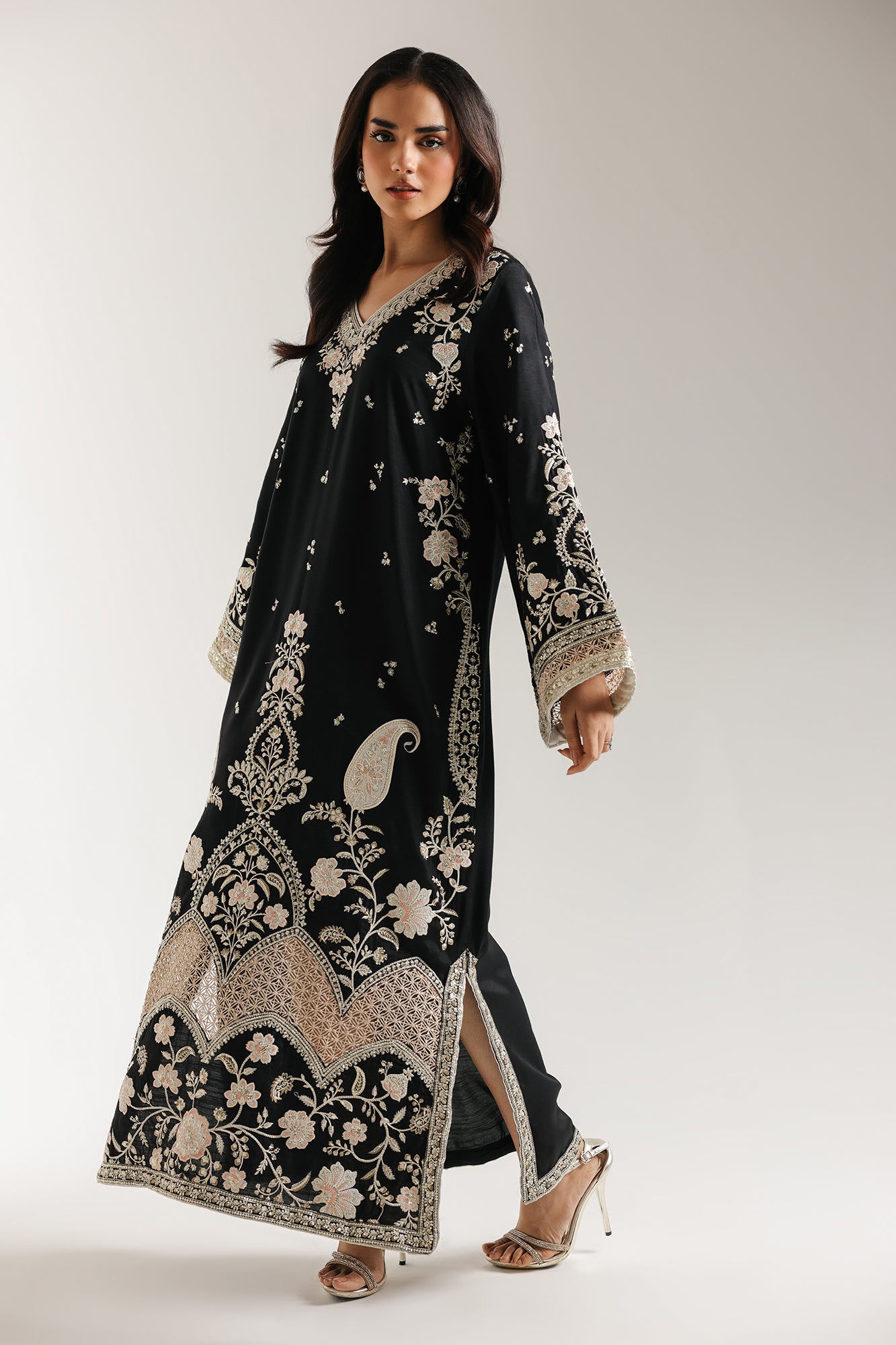 EMBROIDERED KAFTAN (E0971/104/902)
