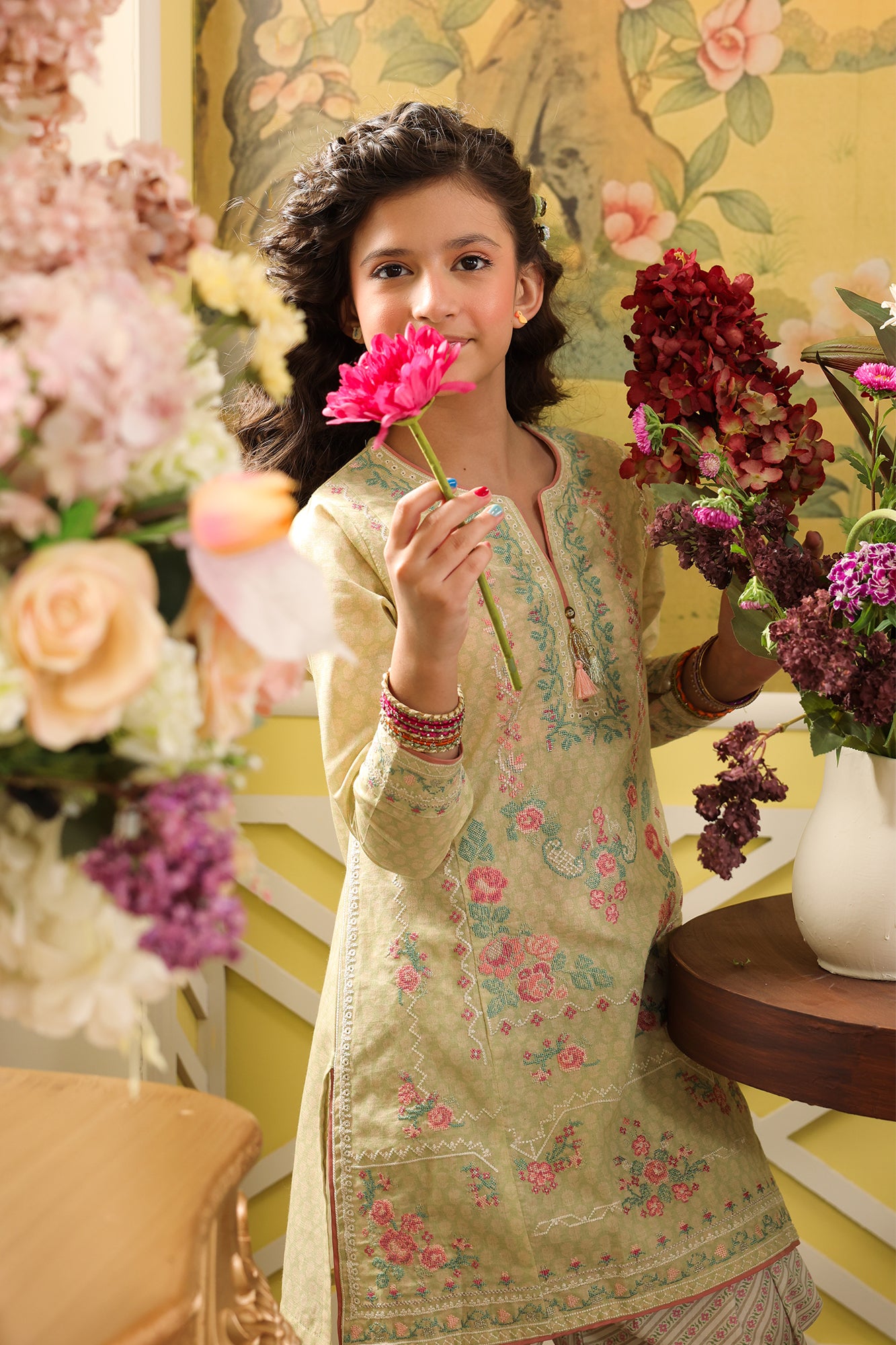 EMBROIDERED SUIT (E0976/404/130 E0976/304/130)