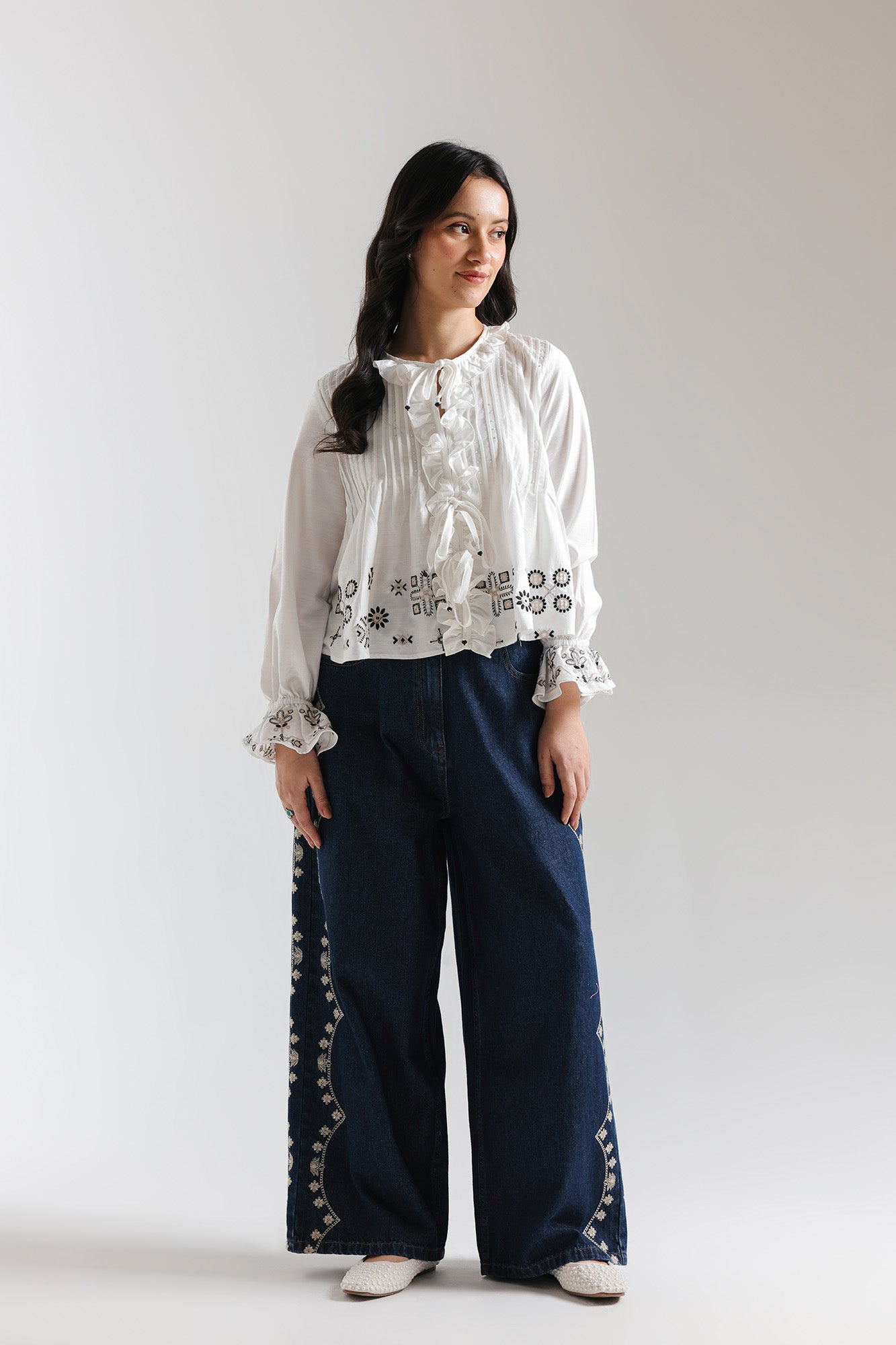 EMBROIDERED TOP (E1002/101/001)