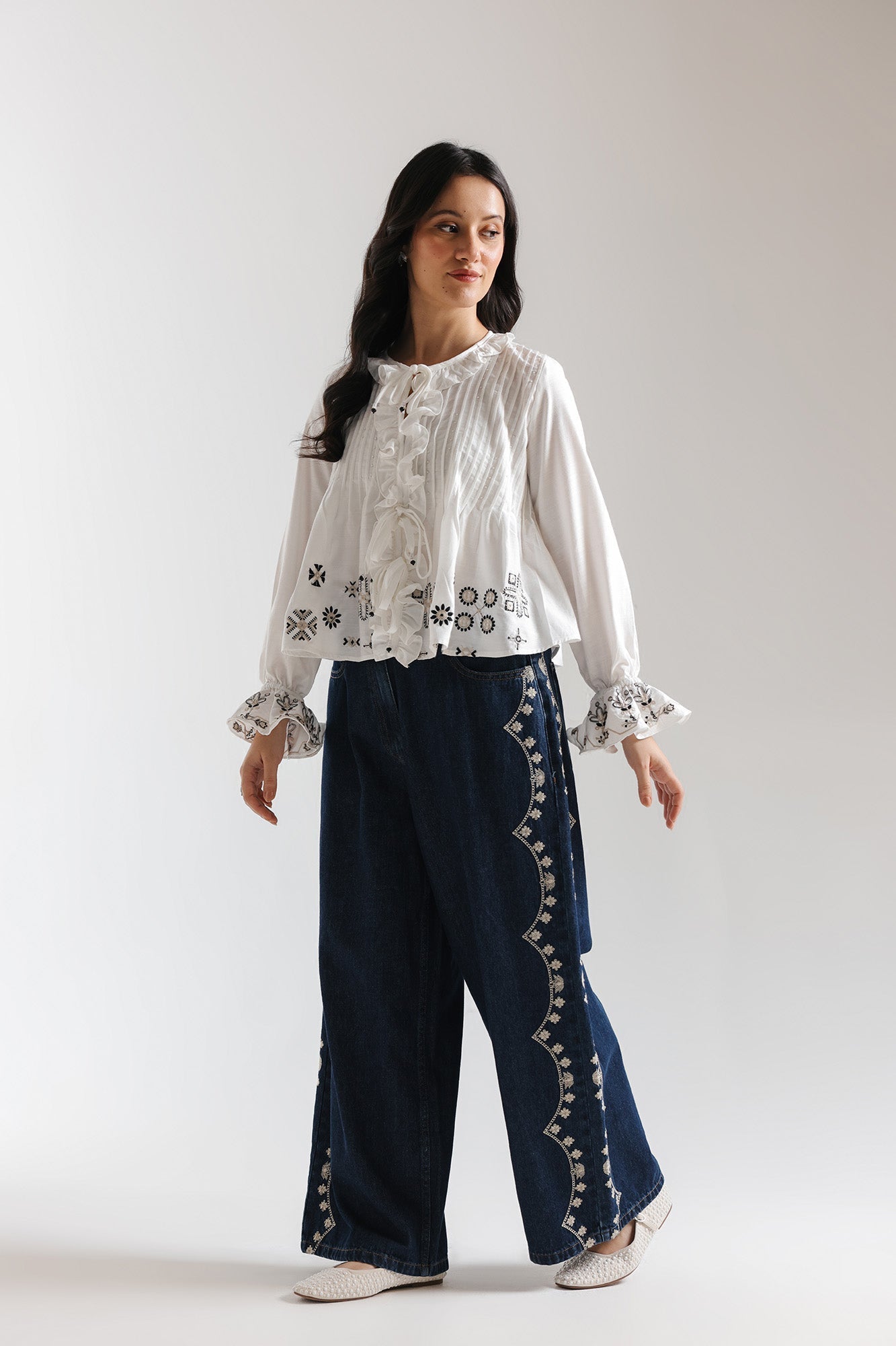 EMBROIDERED TOP (E1002/101/001)