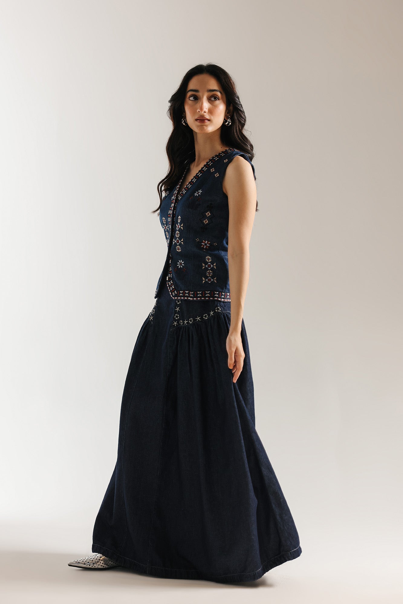 EMBROIDERED WAISTCOAT (E1022/101/621)