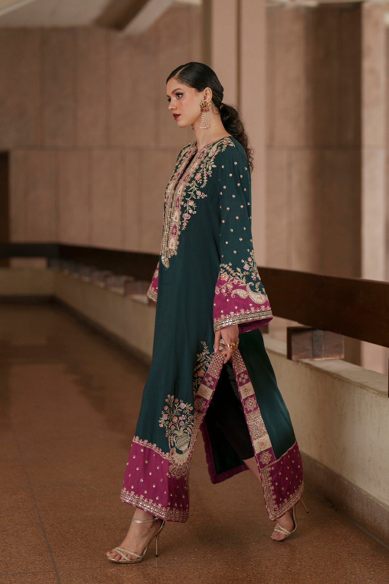 EMBROIDERED KAFTAN (E1031/104/712)