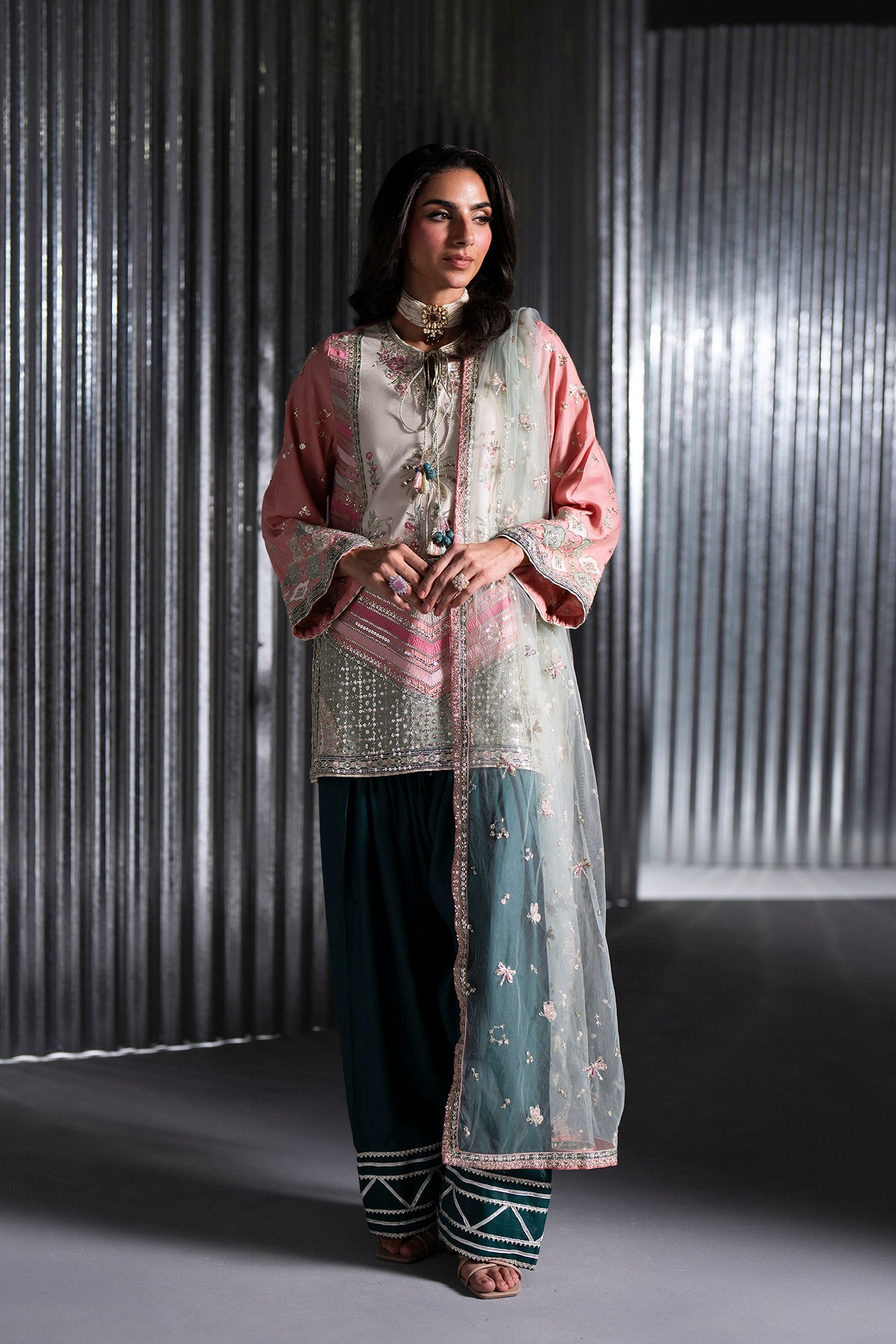EMBROIDERED SUIT (E1037/104/327)