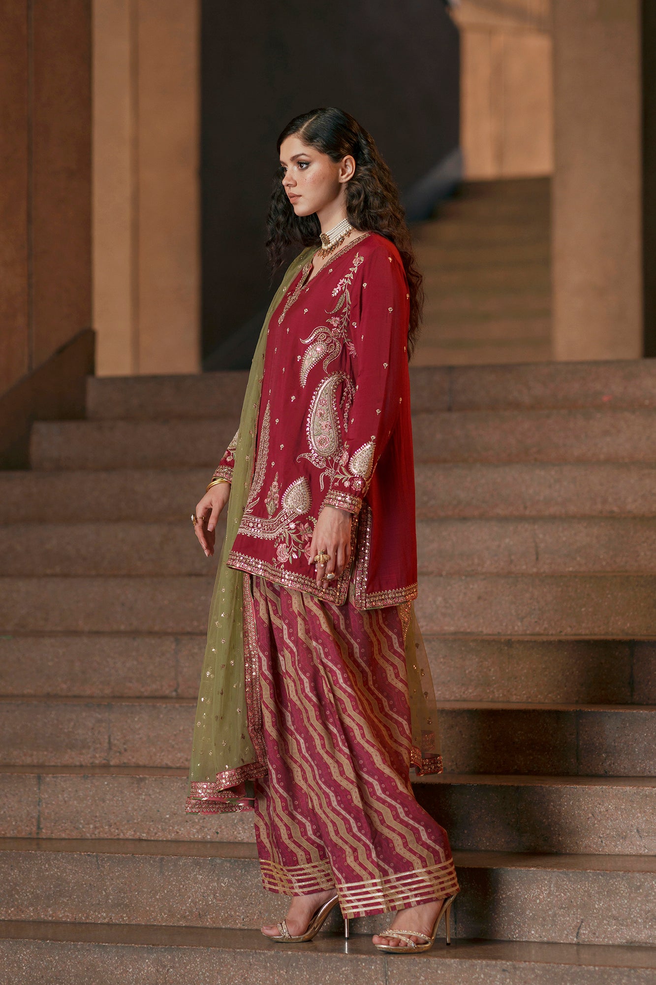 EMBROIDERED SUIT (E1038/104/403)