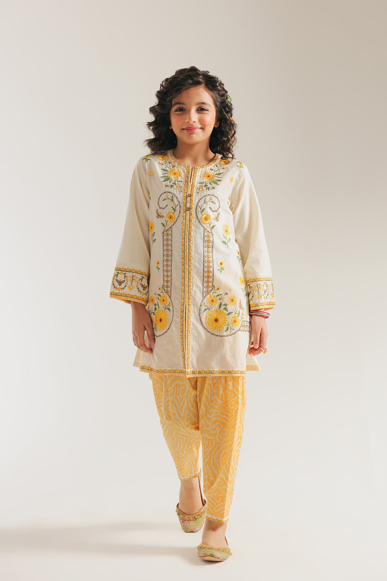 EMBROIDERED SUIT (E402/002/1043)