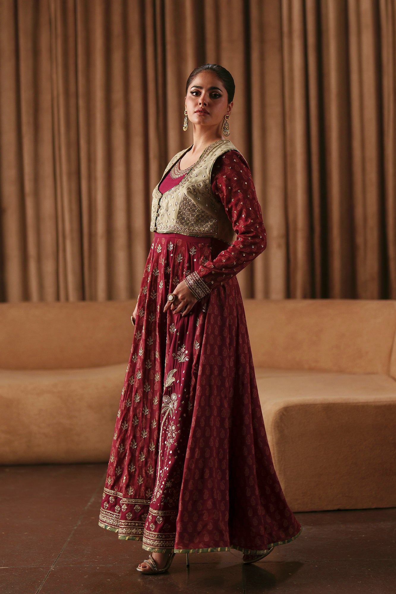 EMBROIDERED SUIT (E1045/104/306)