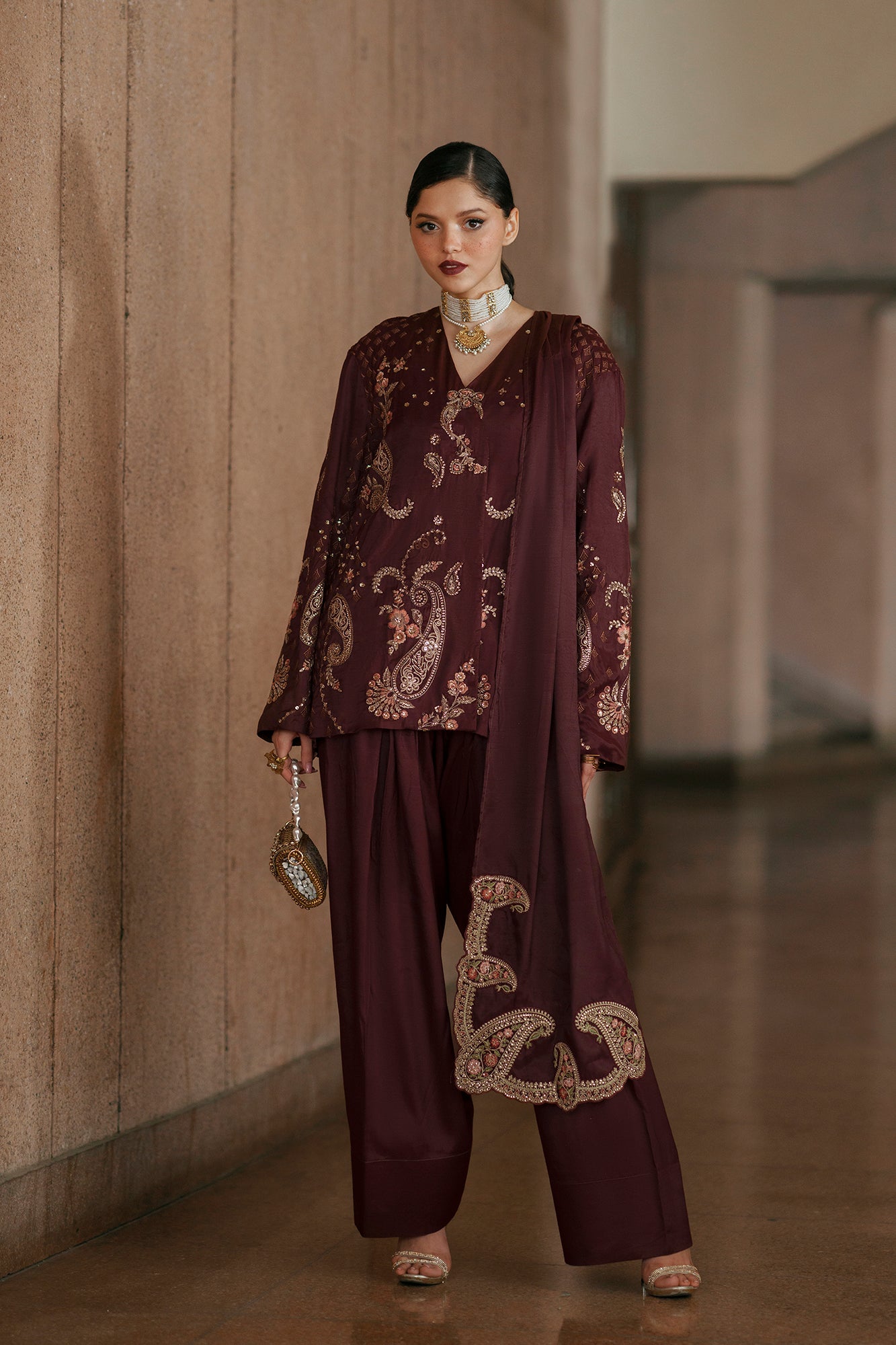 EMBROIDERED SUIT (E1048/104/318)