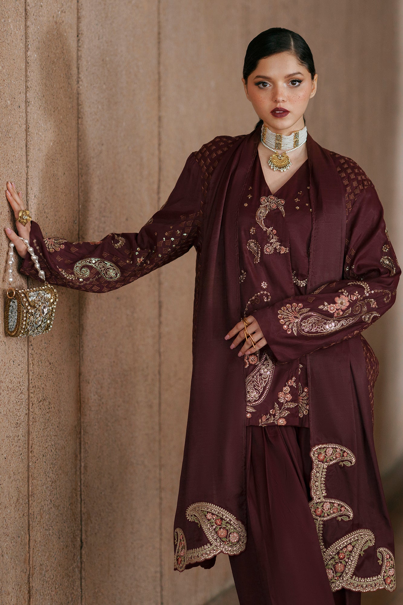 EMBROIDERED SUIT (E1048/104/318)