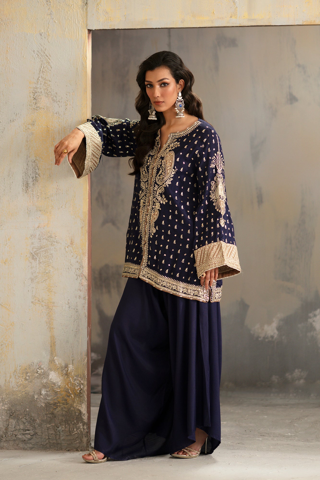 EMBROIDERED SUIT (E1064/104/626)