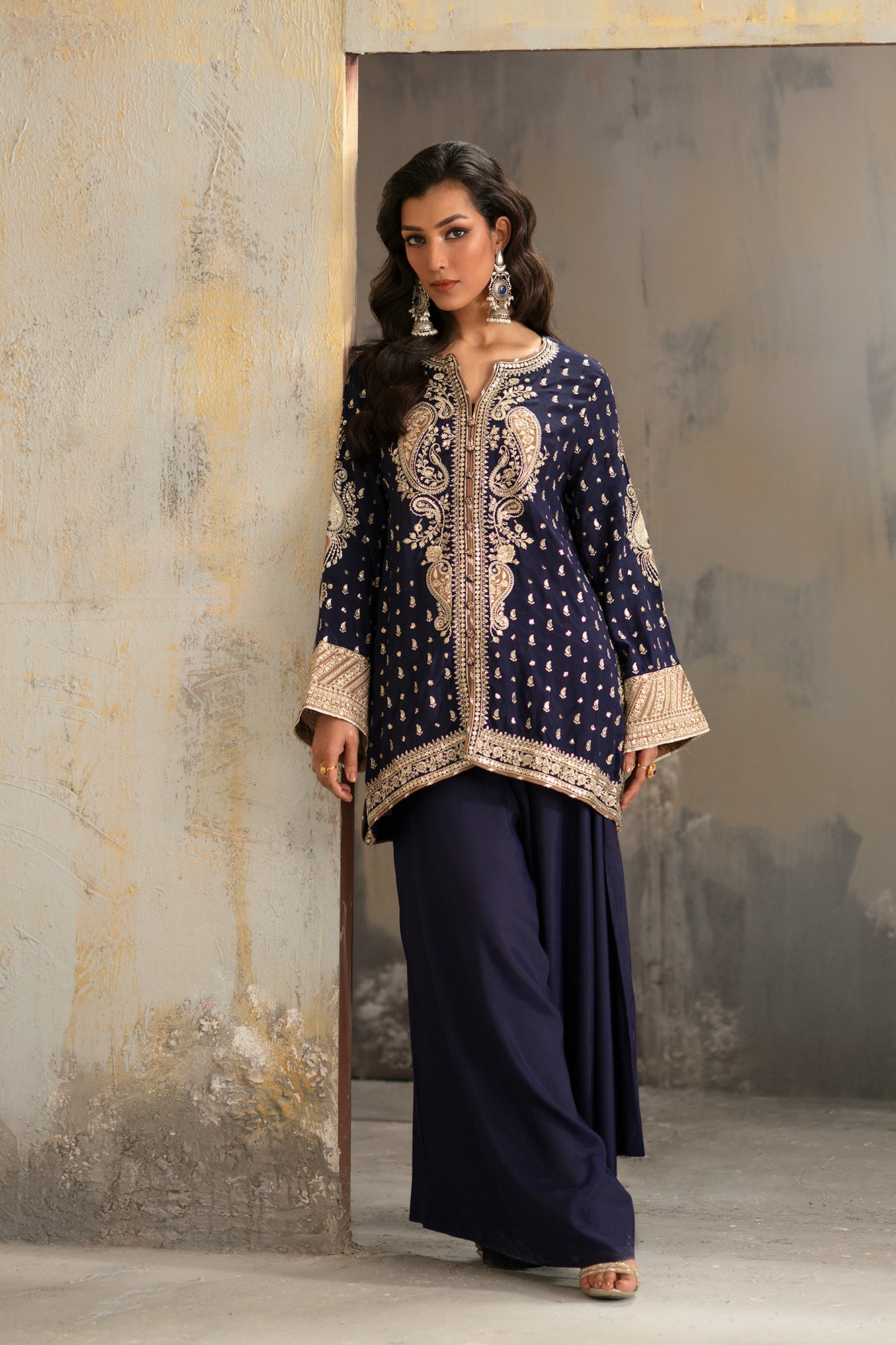 EMBROIDERED SUIT (E1064/104/626)