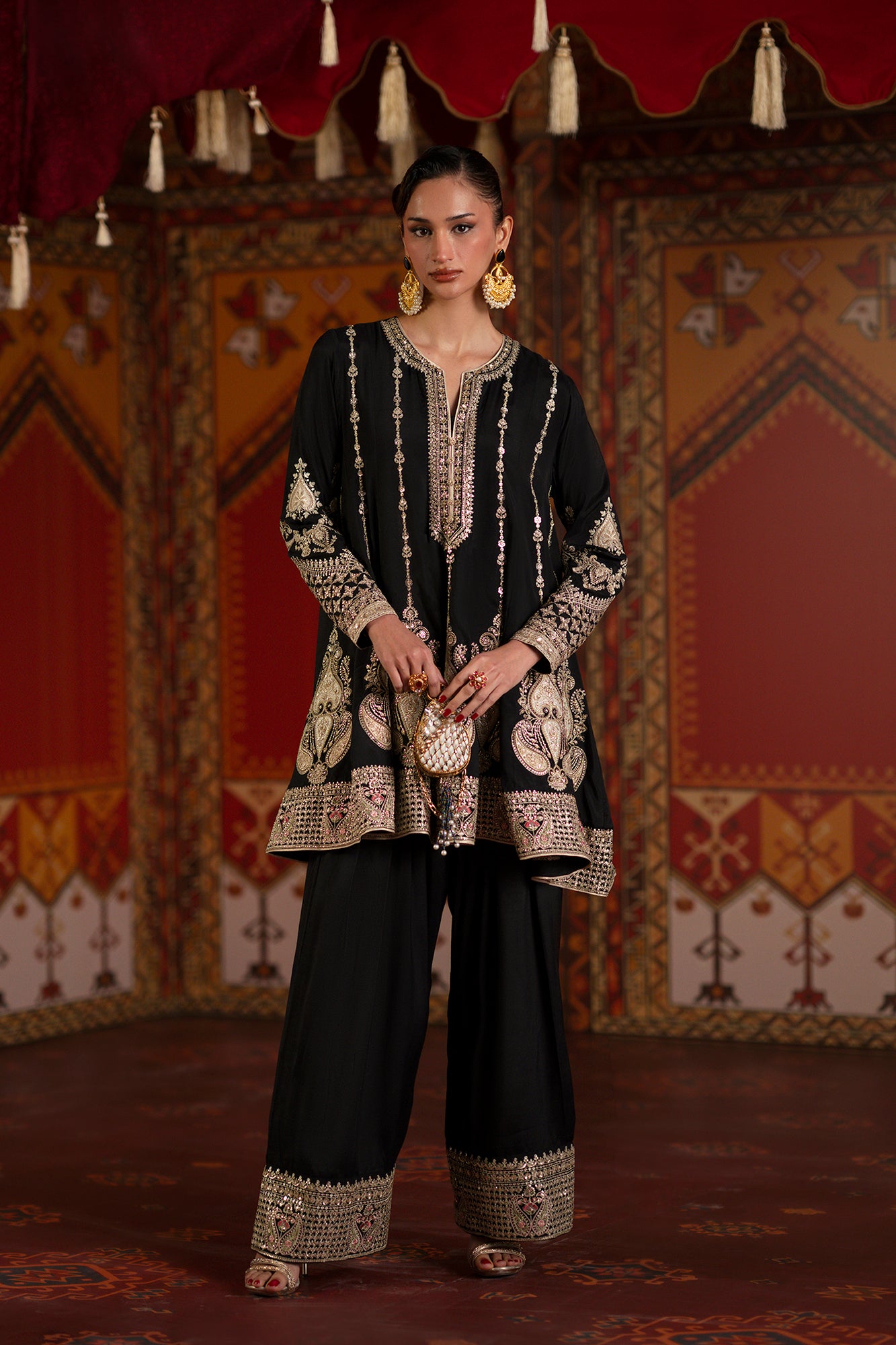 EMBROIDERED SUIT (E1066/104/902)