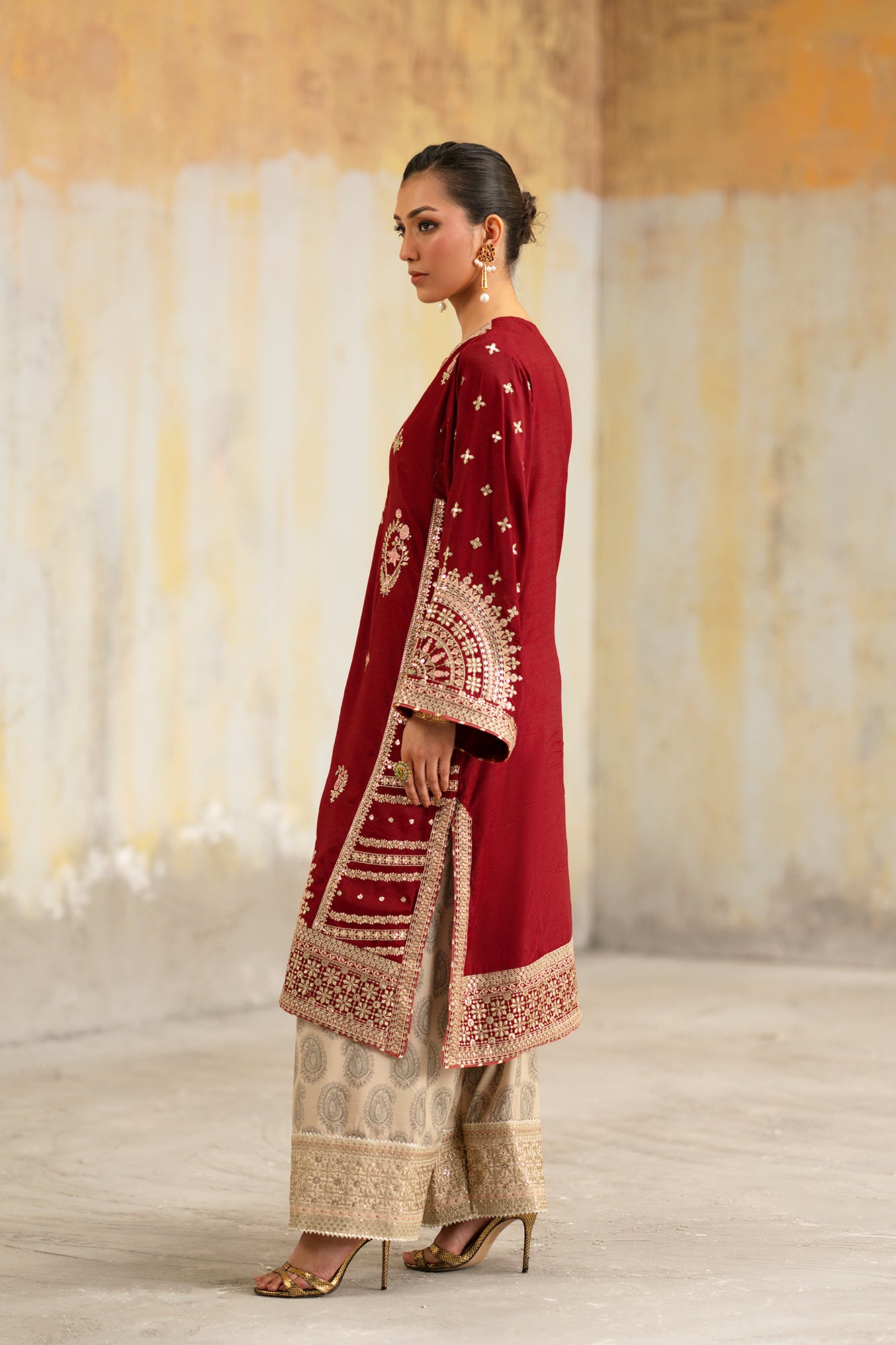 EMBROIDERED SUIT (E1070/104/305)