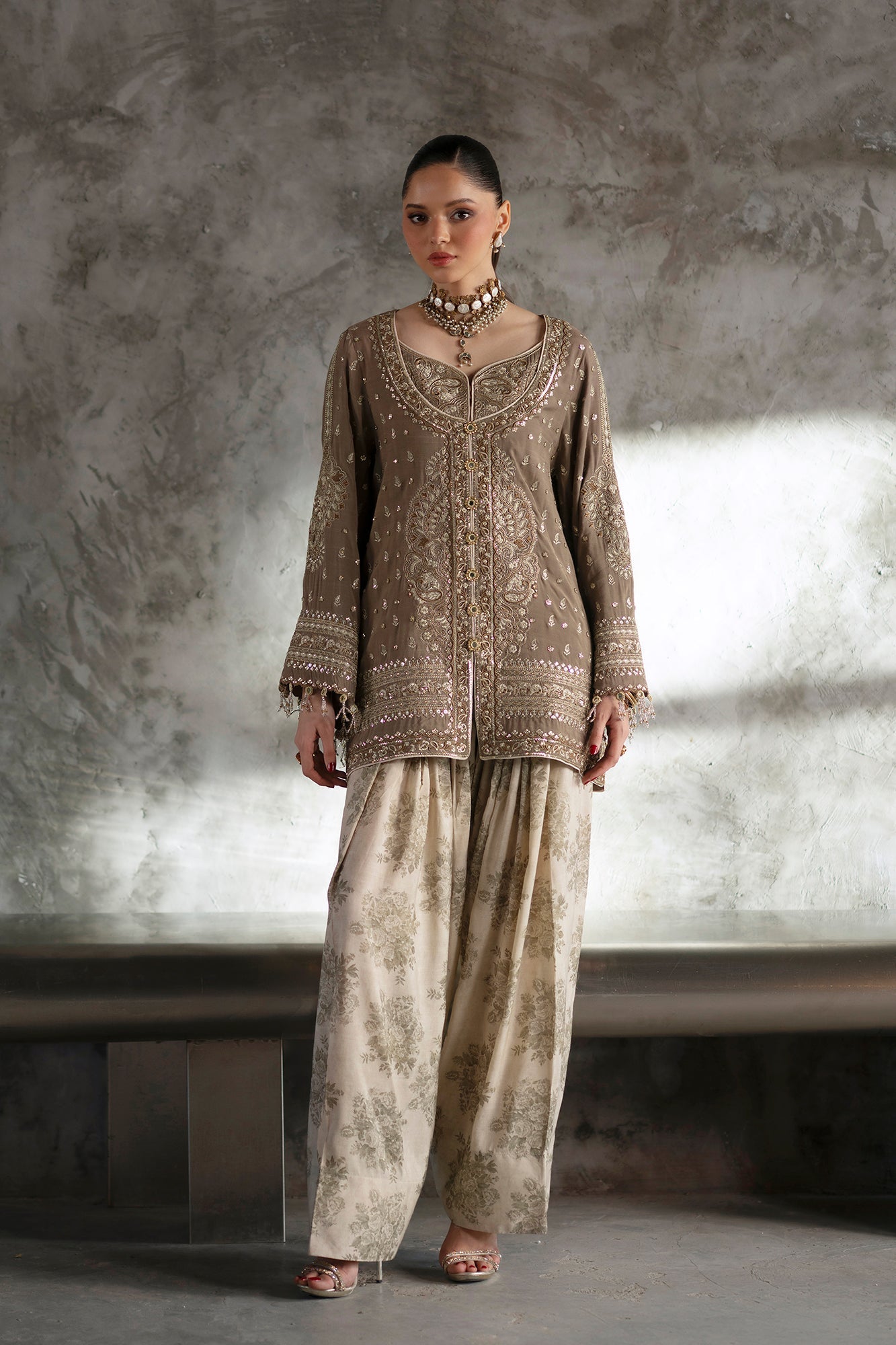 EMBROIDERED SUIT (E1085/104/118)
