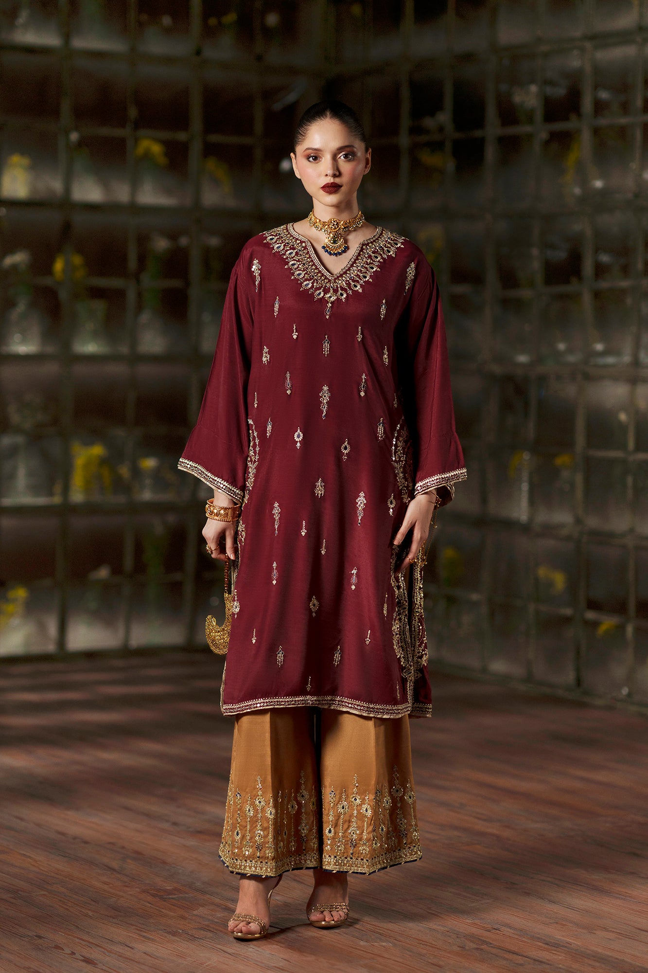 EMBROIDERED SUIT (E1111/104/304)