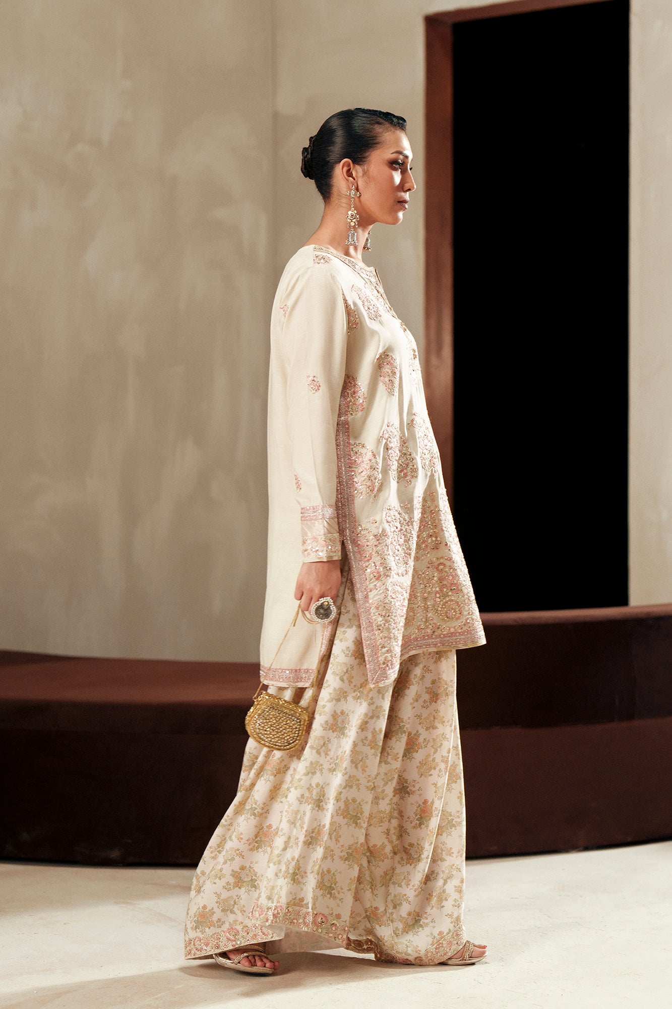 EMBROIDERED SUIT (E1114/104/004)