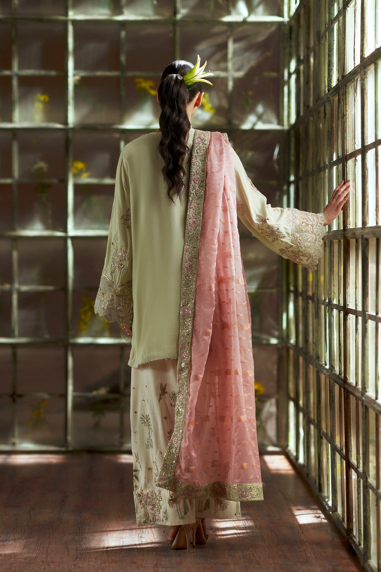 EMBROIDERED SUIT (E1128/104/130)