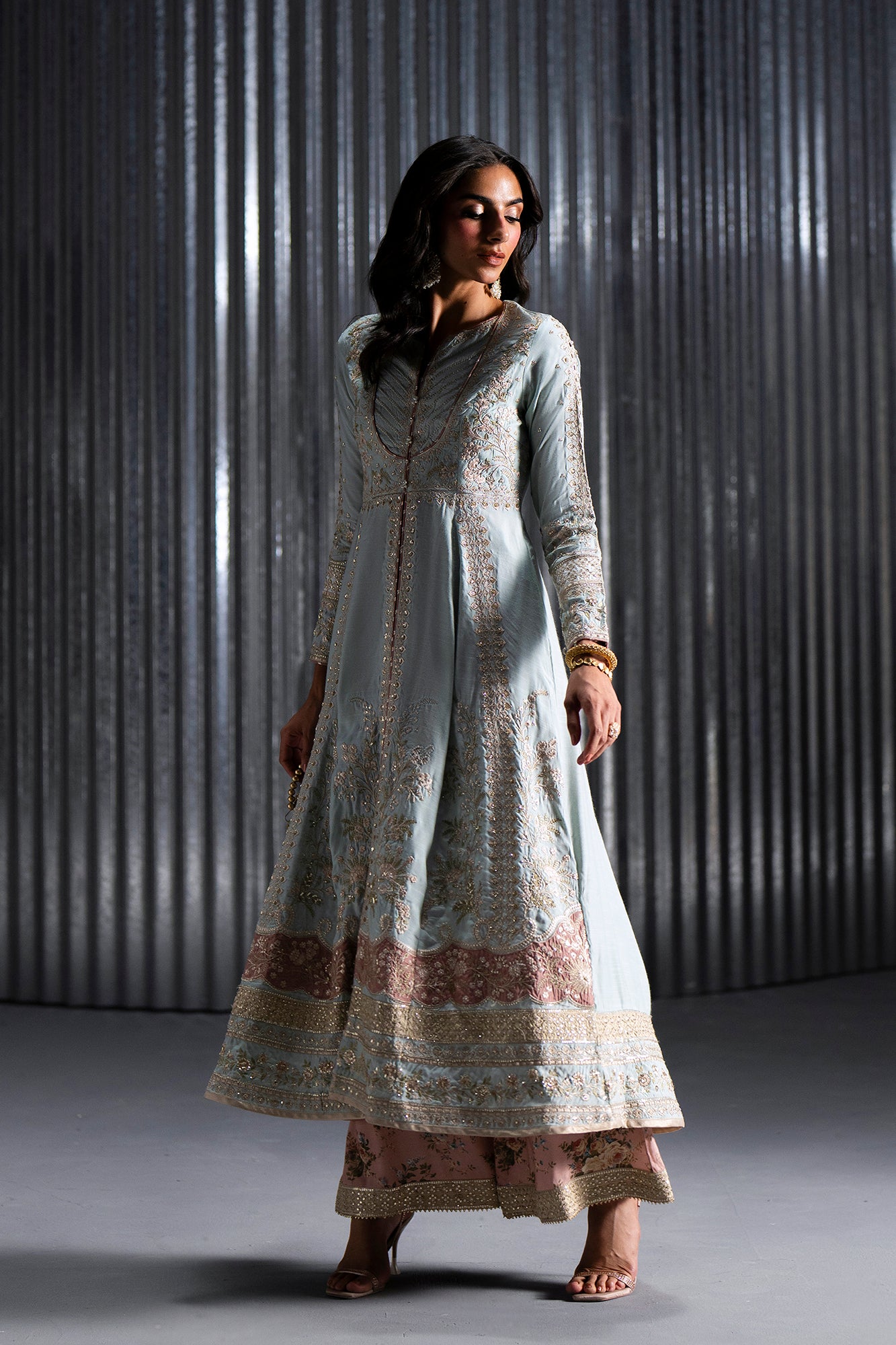 EMBROIDERED SUIT (E1132/104/617)