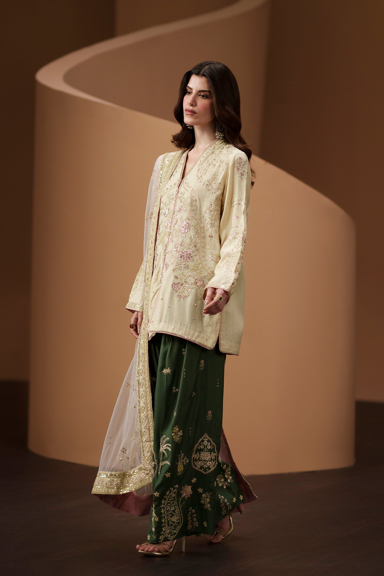 EMBROIDERED SUIT (E1134/104/112)