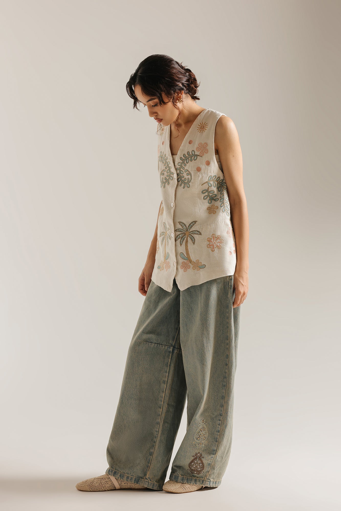 EMBROIDERED WAISTCOAT (E1137/101/006)