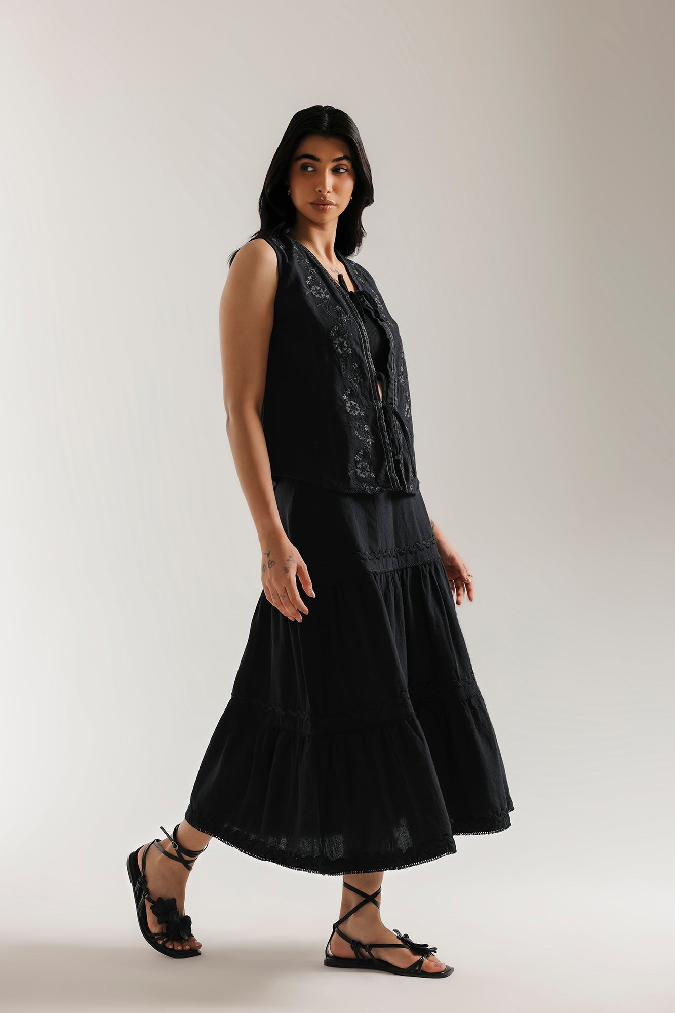EMBROIDERED SUIT (E1173/101/902)