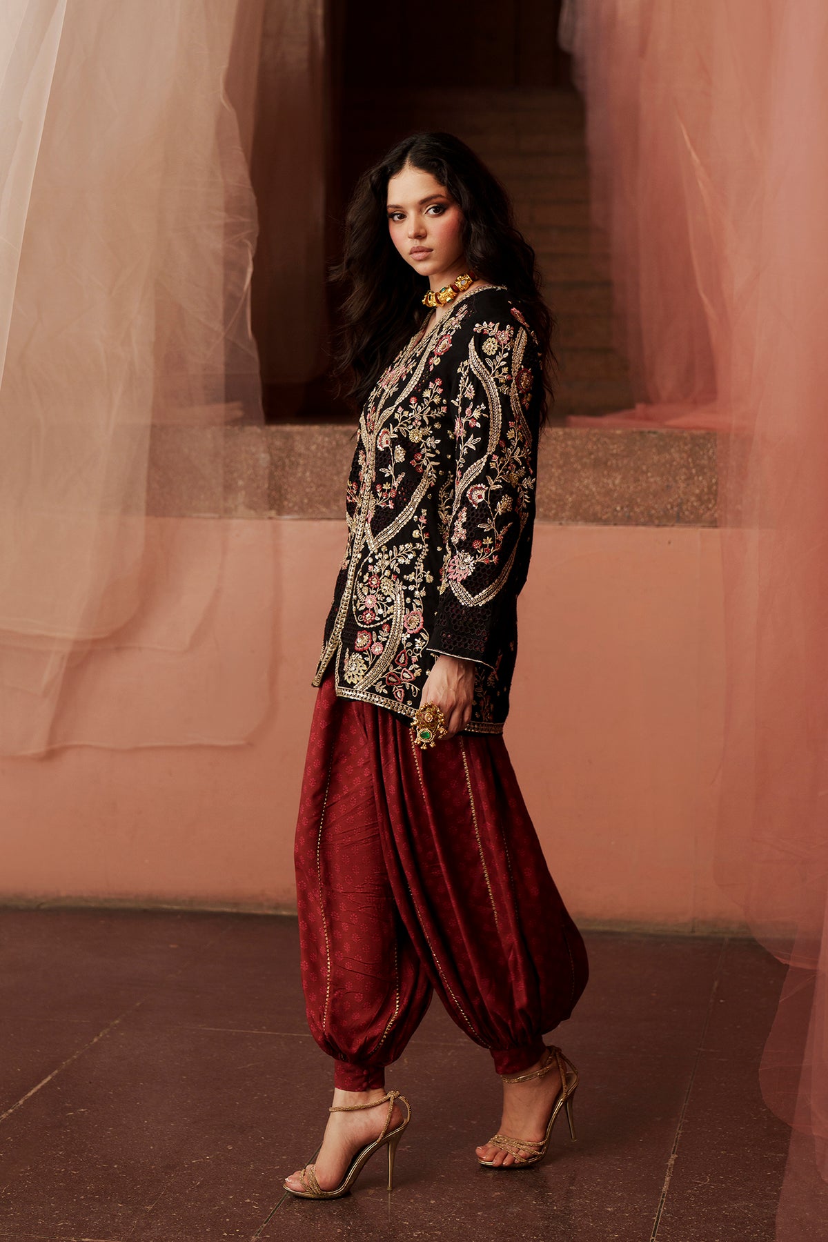 EMBROIDERED SUIT (E1200/104/902)