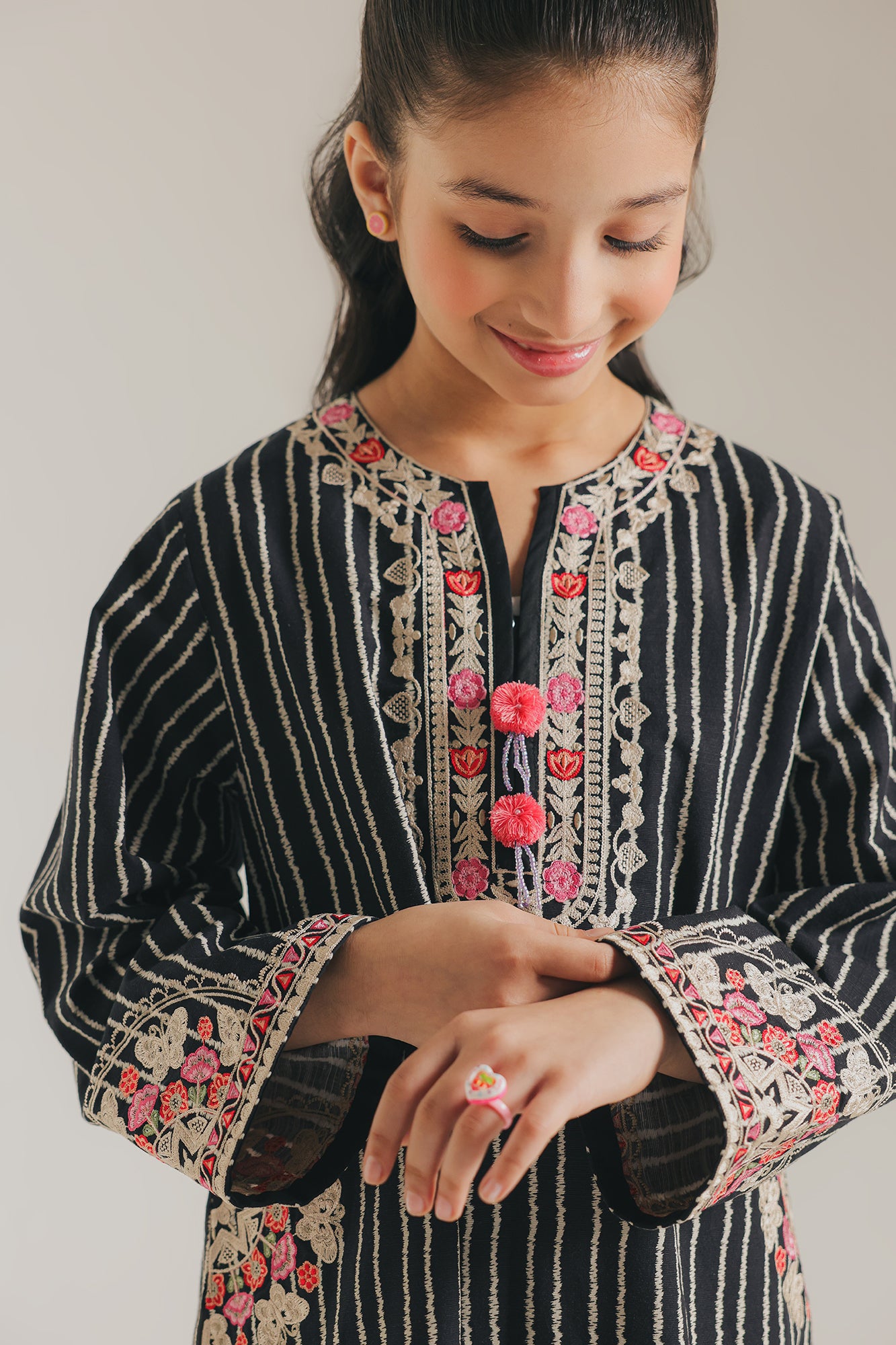 EMBROIDERED SUIT (E1351/402/902)