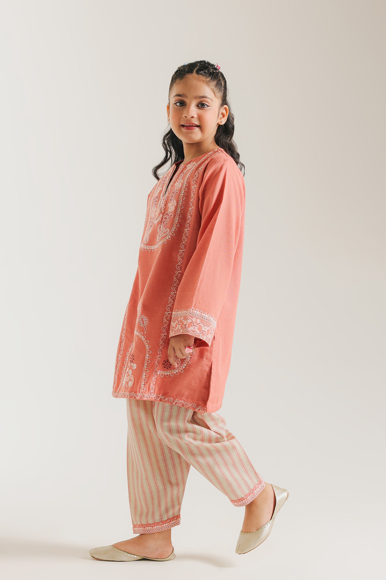 EMBROIDERED SUIT (E1368/402/326)