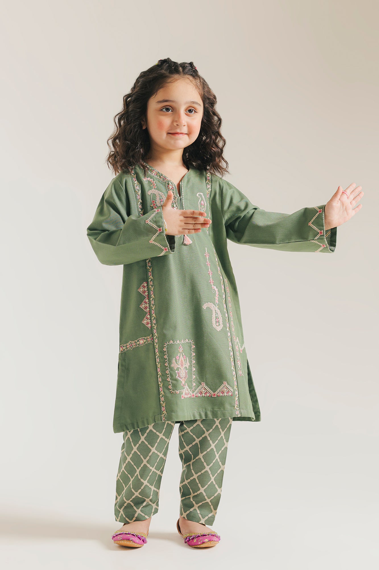 EMBROIDERED SUIT (E1370/402/718)