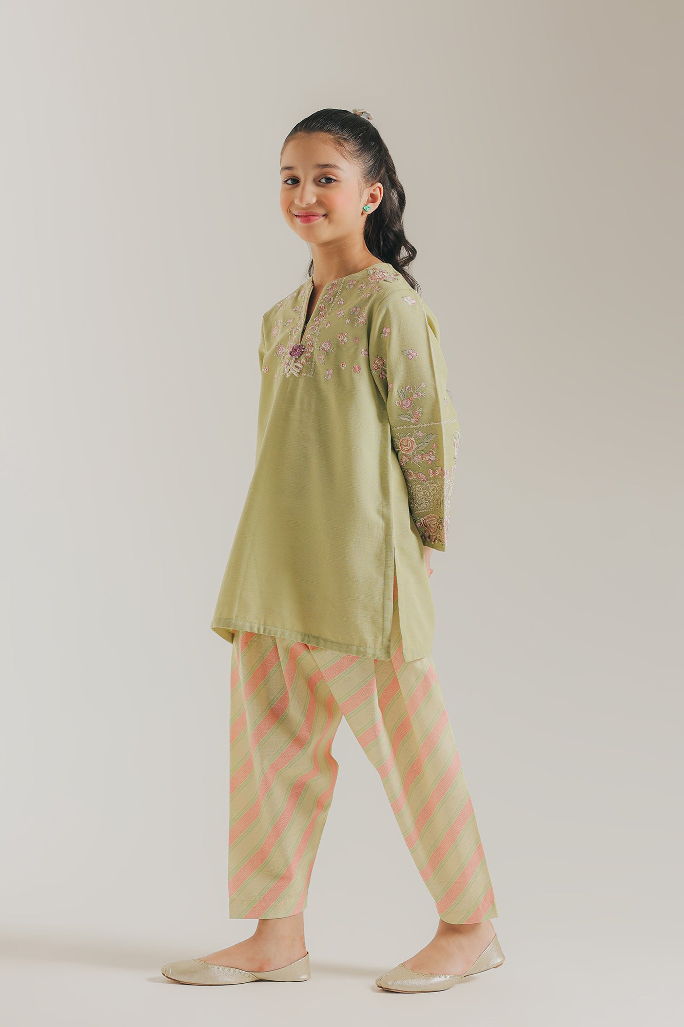 EMBROIDERED SUIT (E1376/402/127)