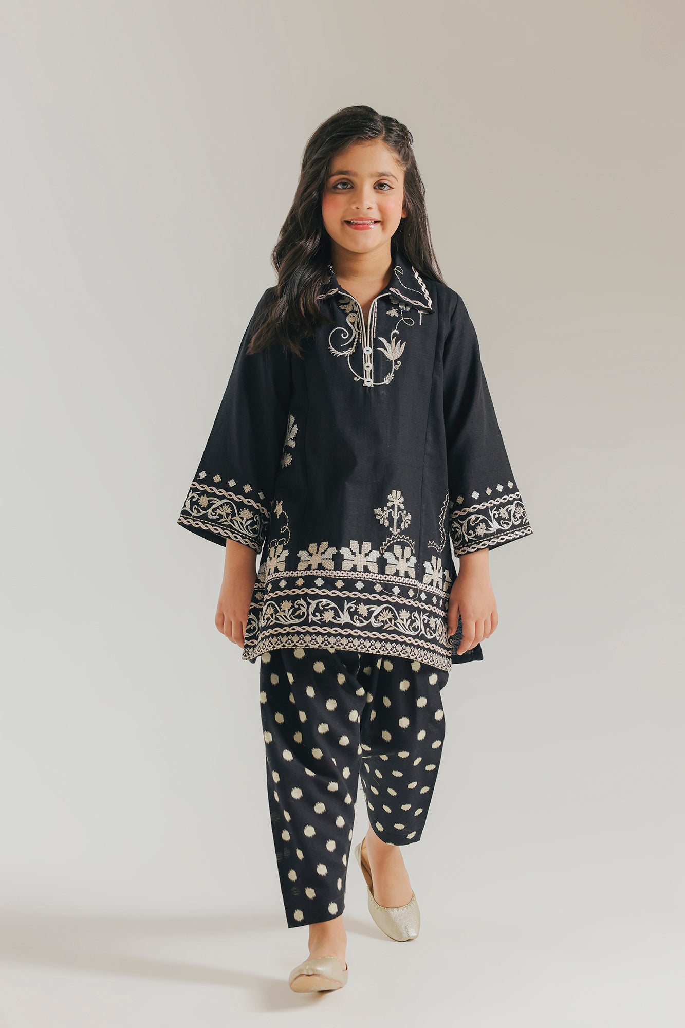 EMBROIDERED SUIT (E1519/402/901 E1519/302/901)