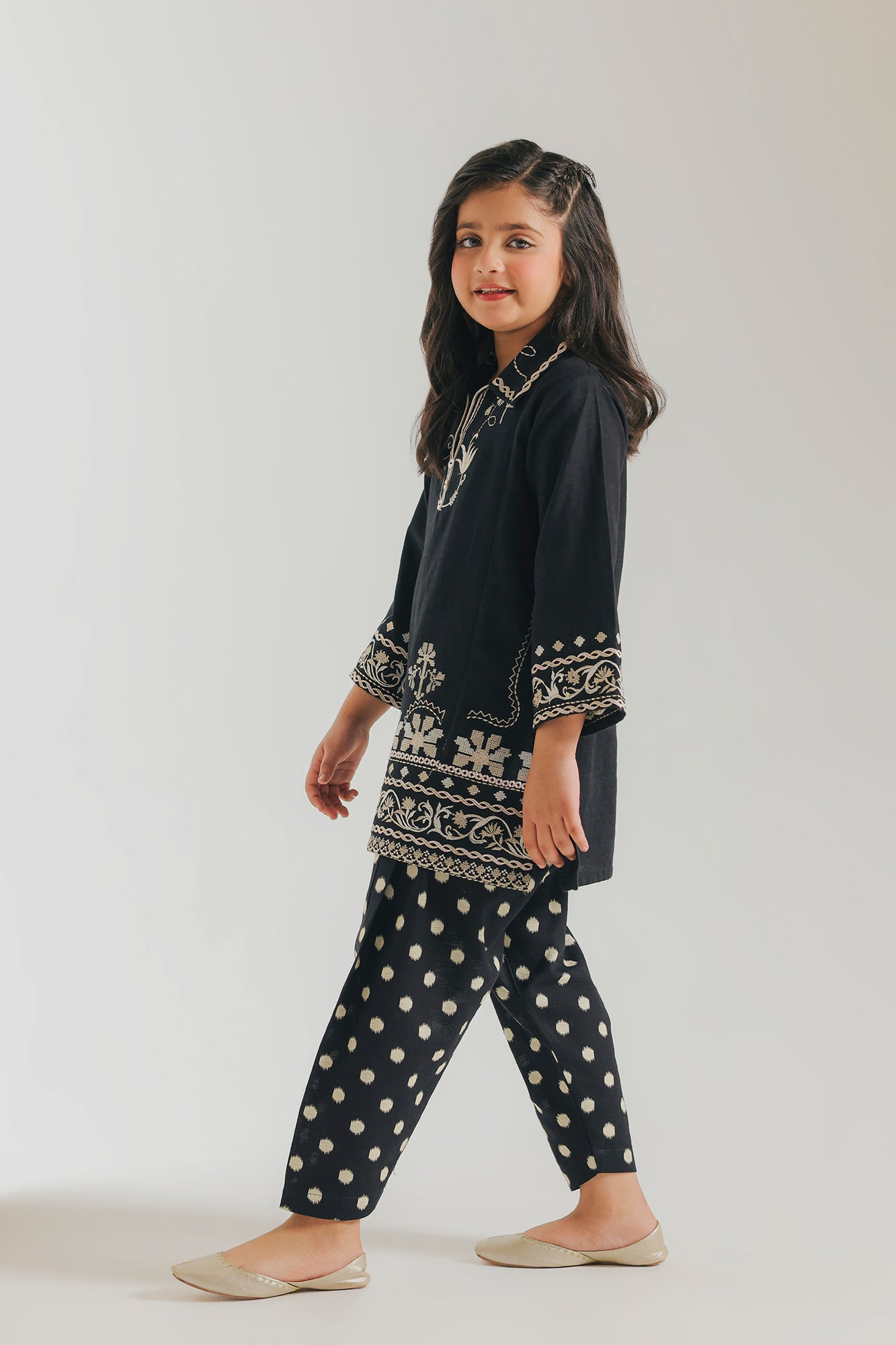 EMBROIDERED SUIT (E1519/402/901 E1519/302/901)