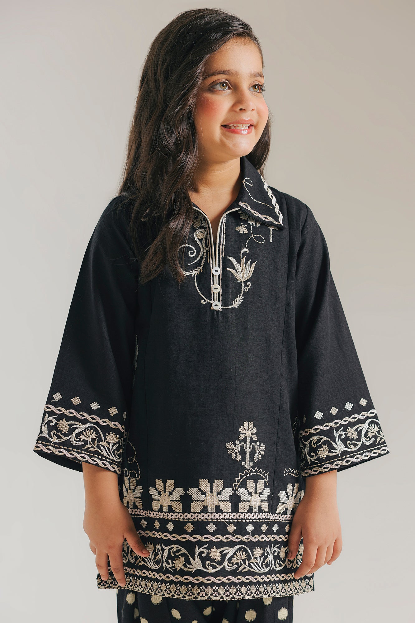EMBROIDERED SUIT (E1519/402/901 E1519/302/901)