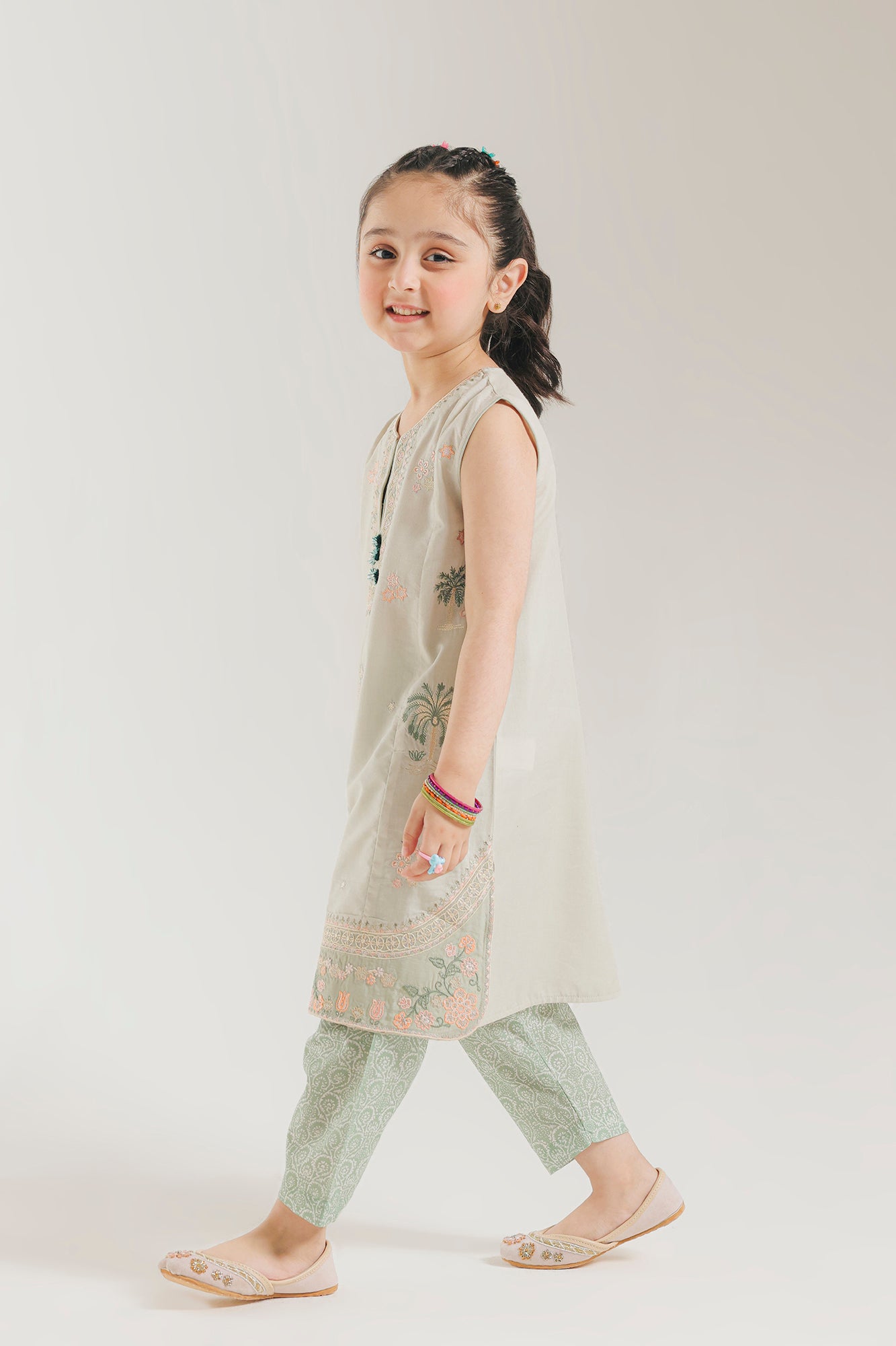 EMBROIDERED SUIT (E1520/402/817 E1520/302/817)